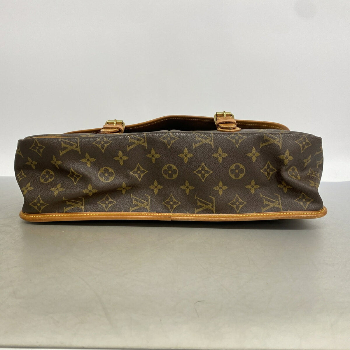 Louis Vuitton Brown Shoulder Bag (Pre-Owned)