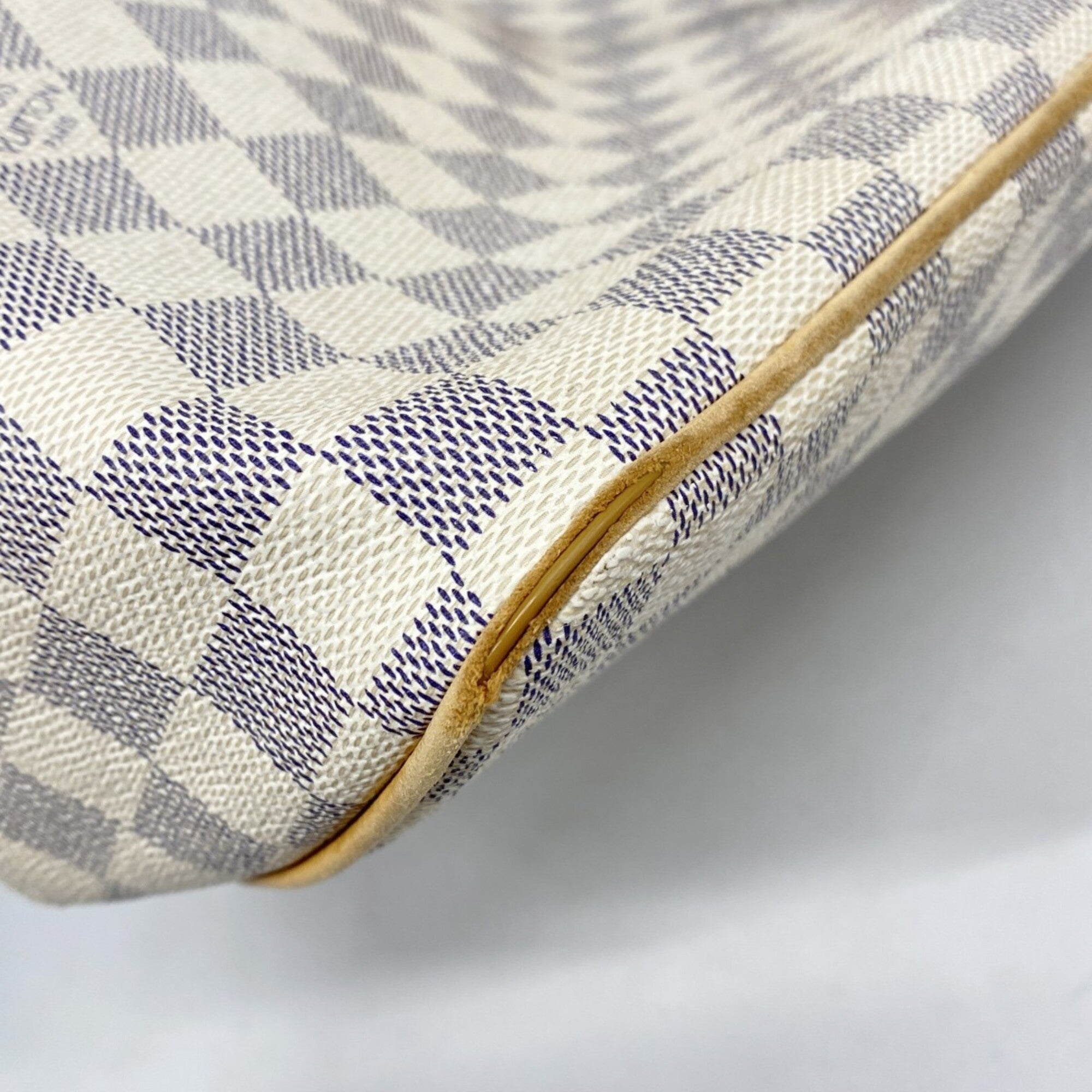 Louis Vuitton White Tote Bag (Pre-Owned)
