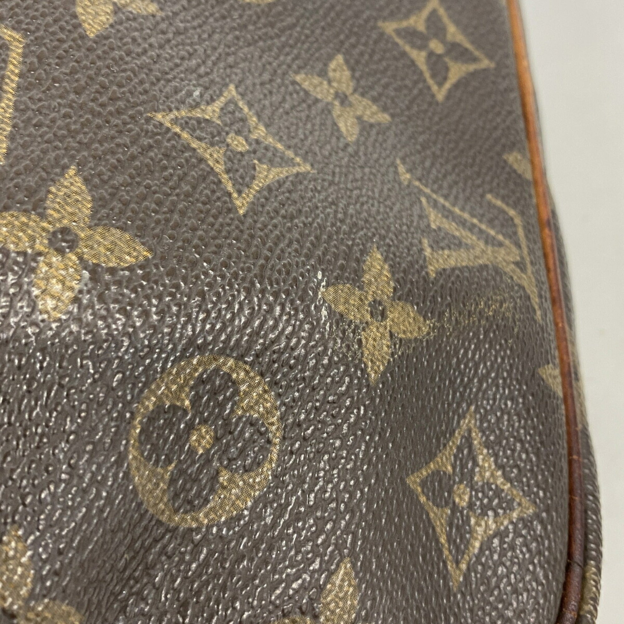 Louis Vuitton Brown Shoulder Bag (Pre-Owned)