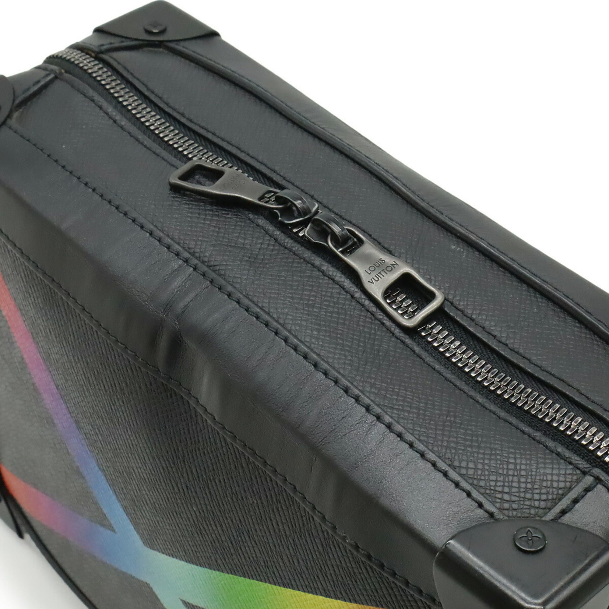 Louis Vuitton Black Noir Leather Pochette Shoulder Bag (Pre-Owned)