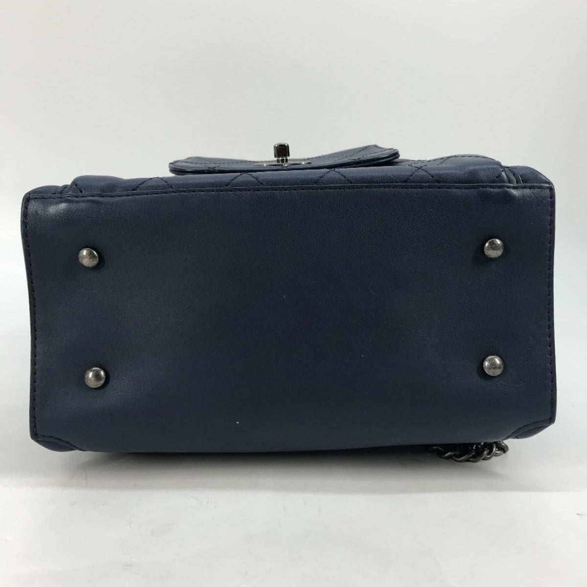 Chanel Blue Leather Shoulder Bag (Pre-Owned)