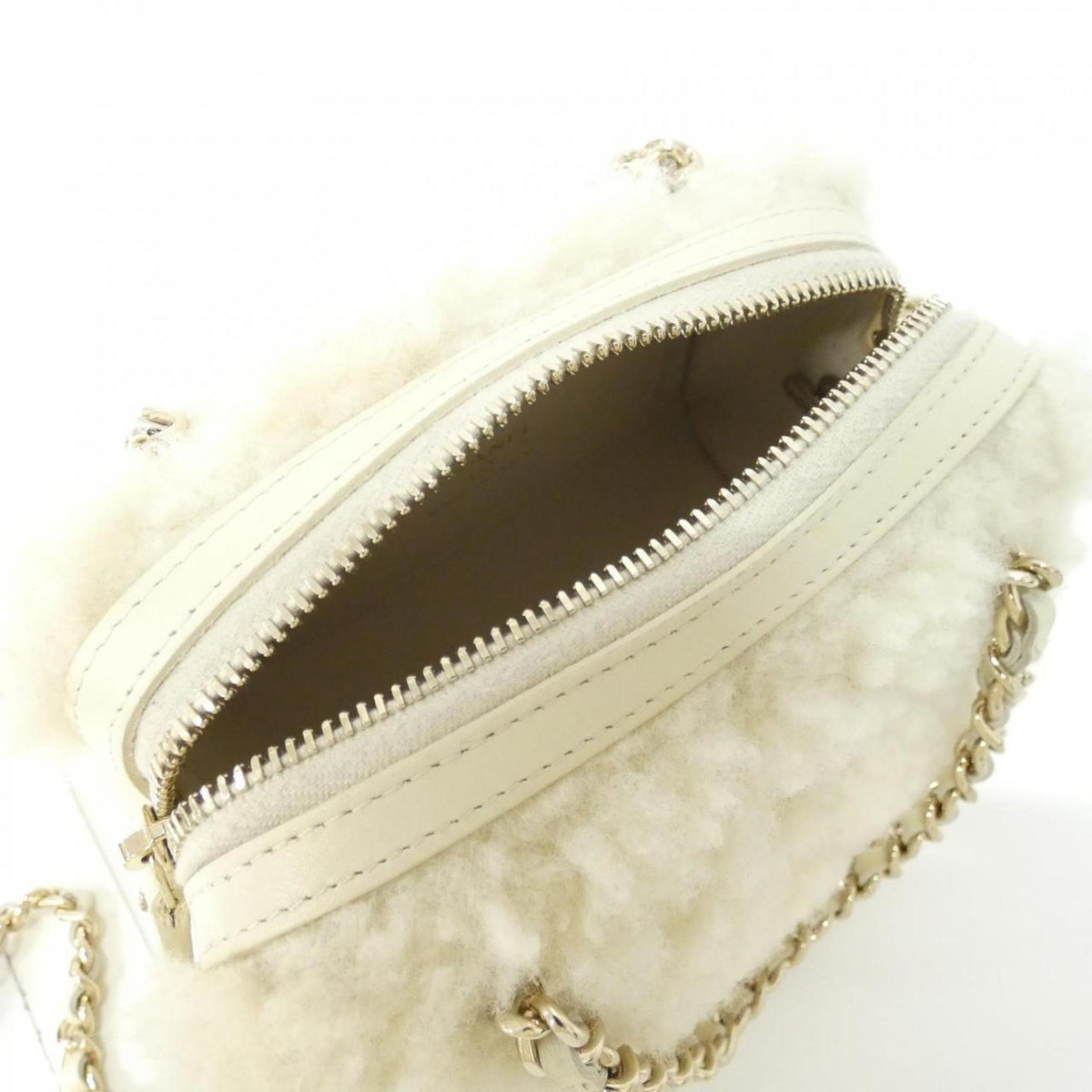 Chanel Ivory Handbag Shoulder Bag (Pre-Owned)