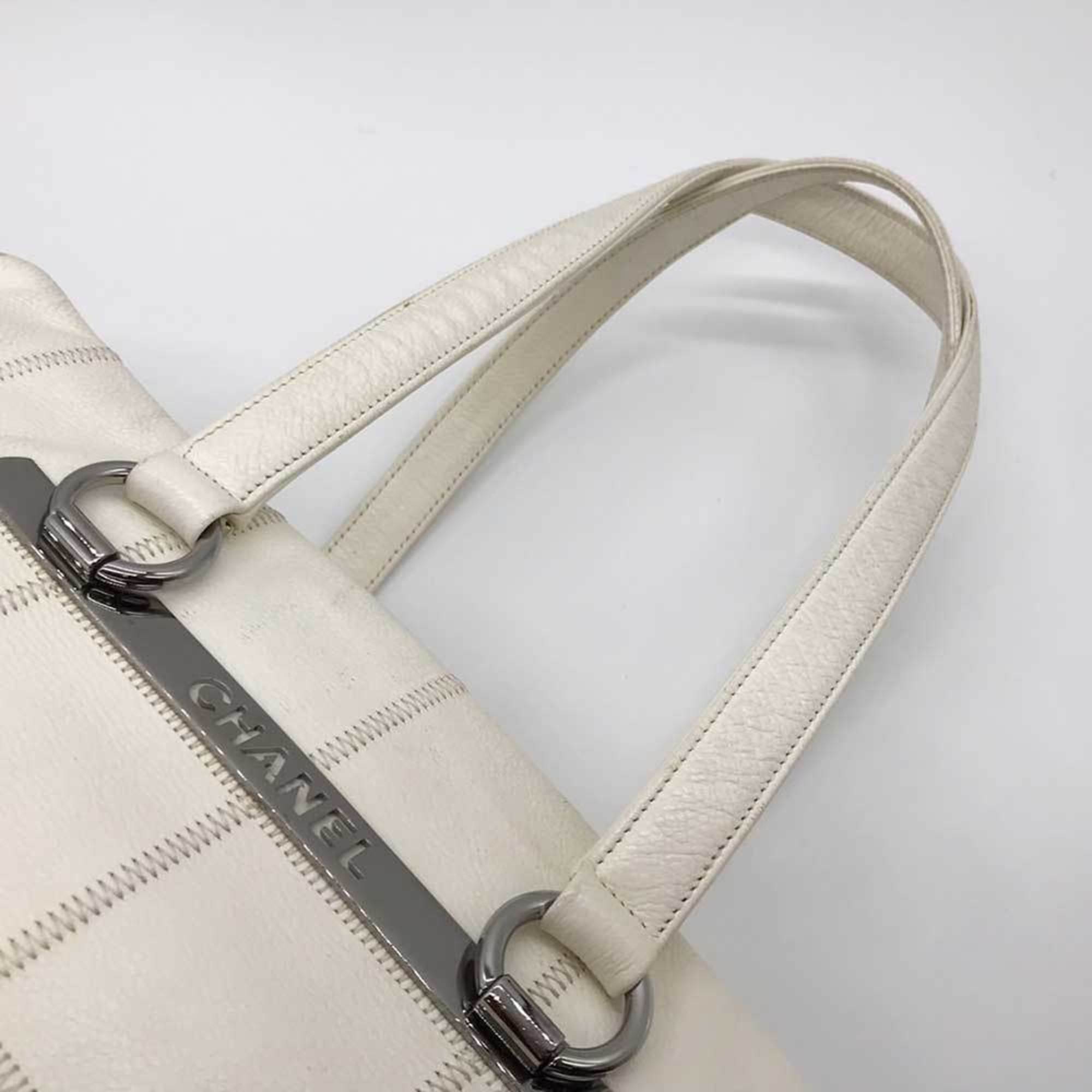 Chanel Chocolate Bar White Leather Boston Bag (Pre-Owned)