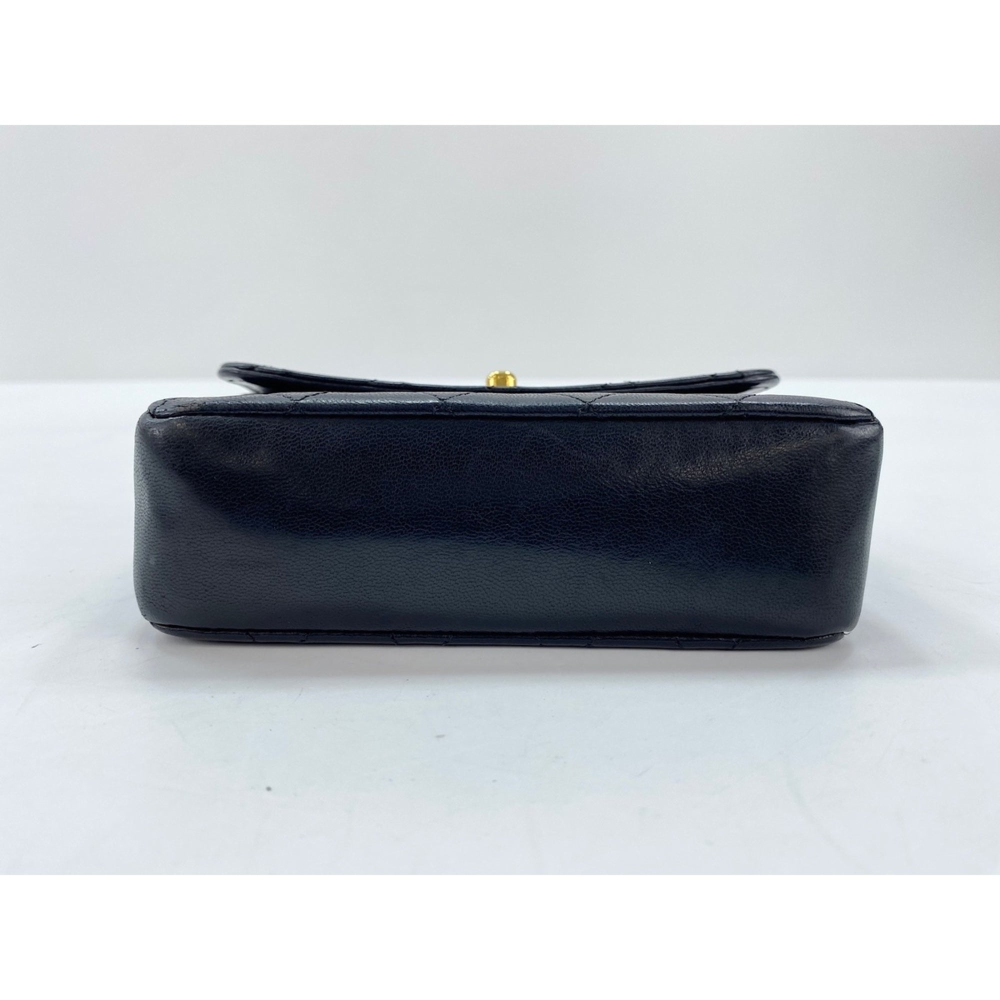 Chanel Black Shoulder Bag (Pre-Owned)