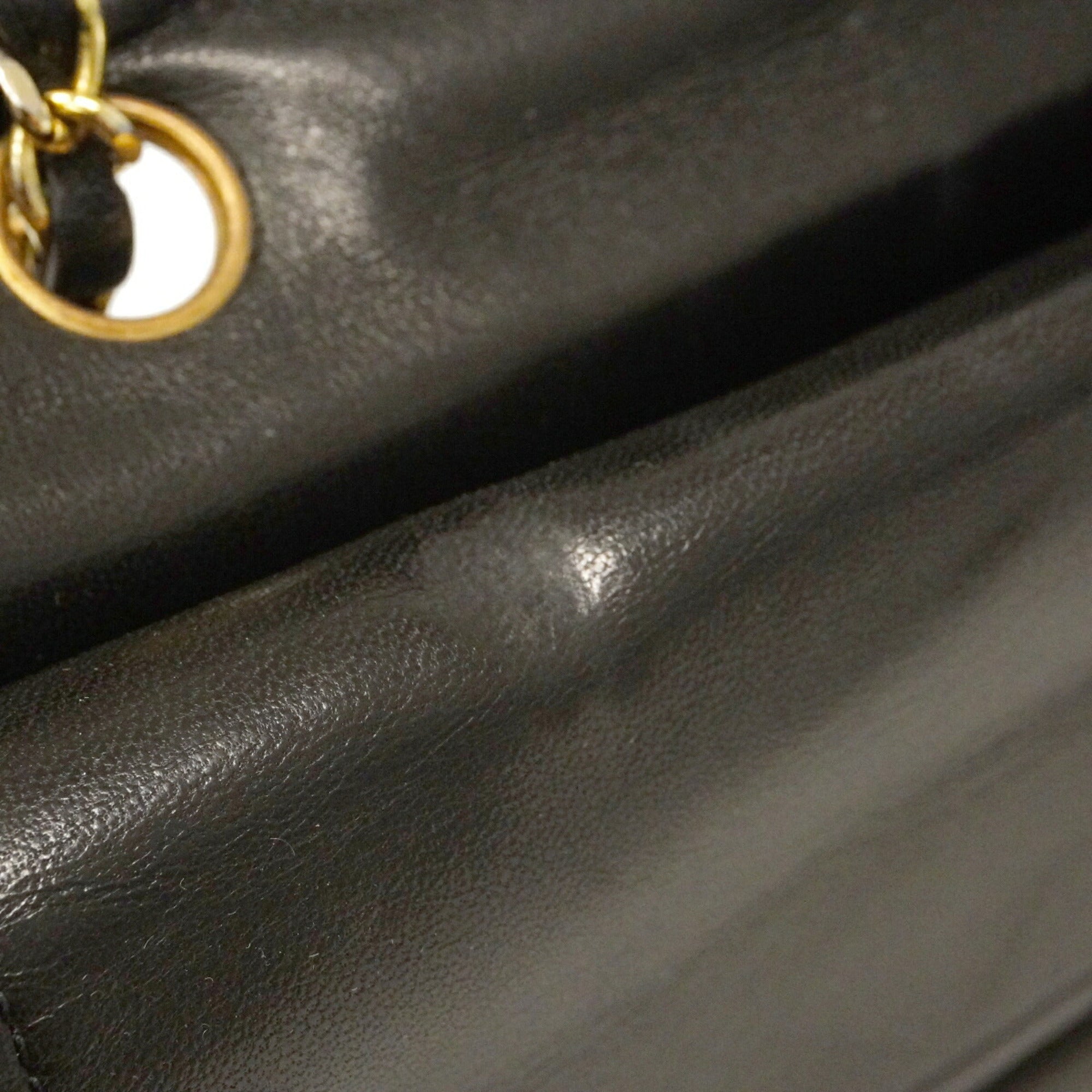 Chanel Black Leather Shoulder Bag (Pre-Owned)