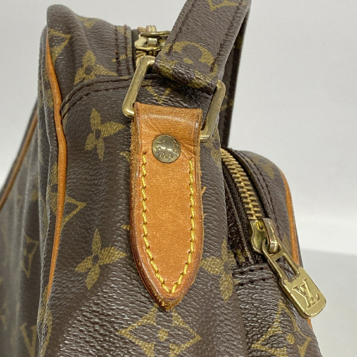 Louis Vuitton Brown Shoulder Bag (Pre-Owned)