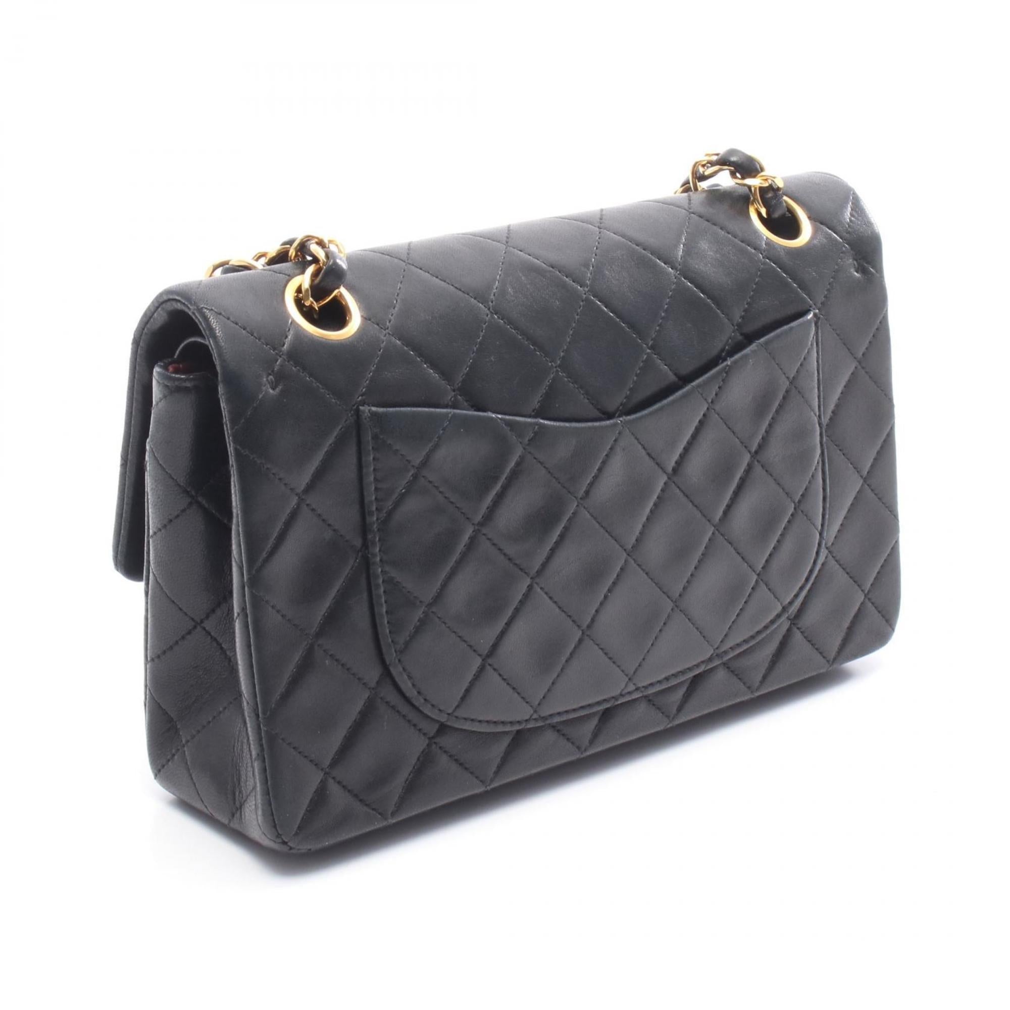 Chanel Black Leather Shoulder Bag (Pre-Owned)