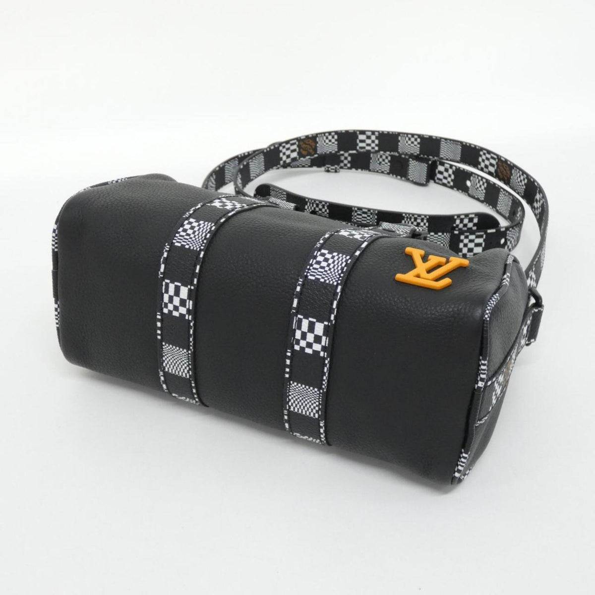 Louis Vuitton Black Leather Shoulder Bag (Pre-Owned)