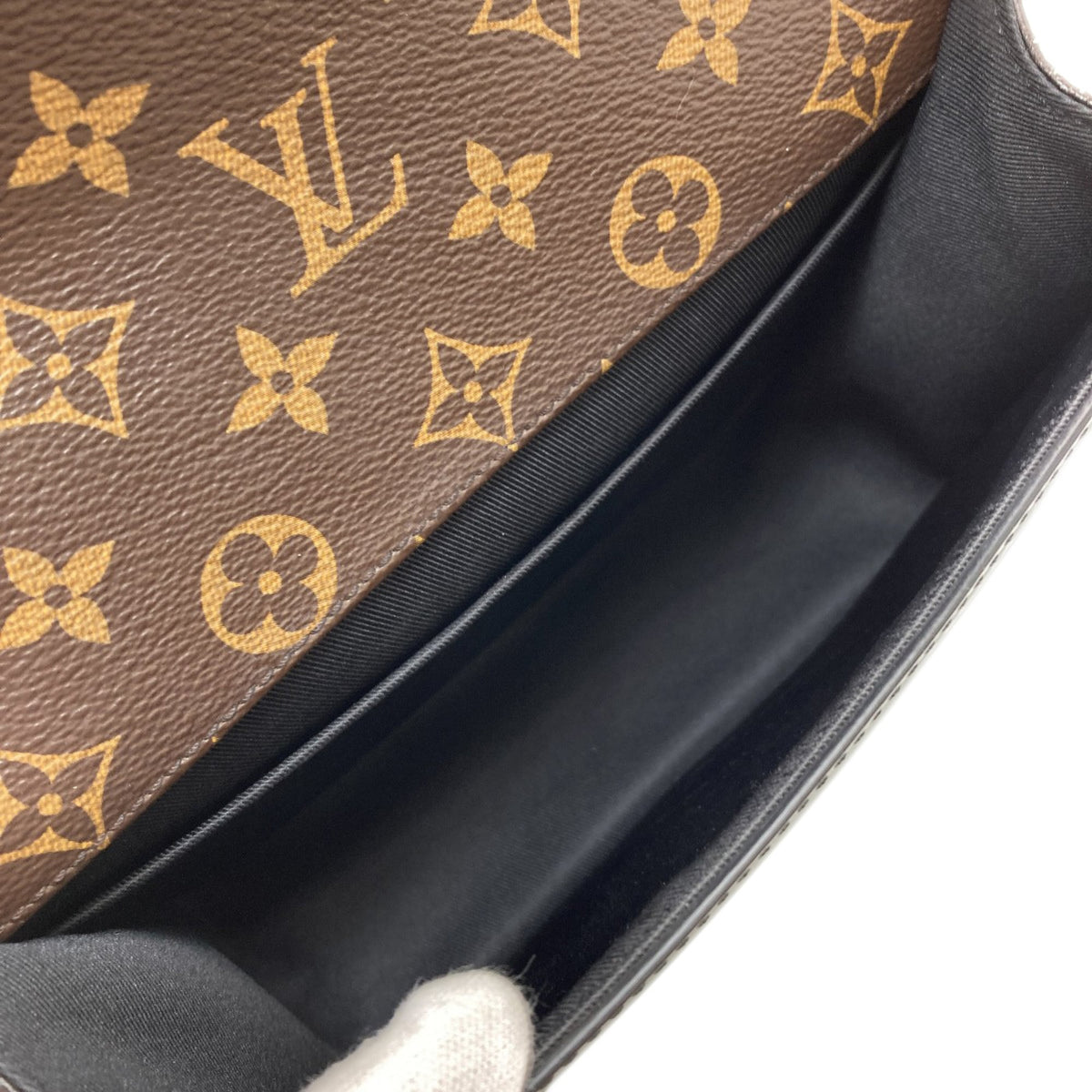 Louis Vuitton Black Cherry Vernis Handbag (Pre-Owned)