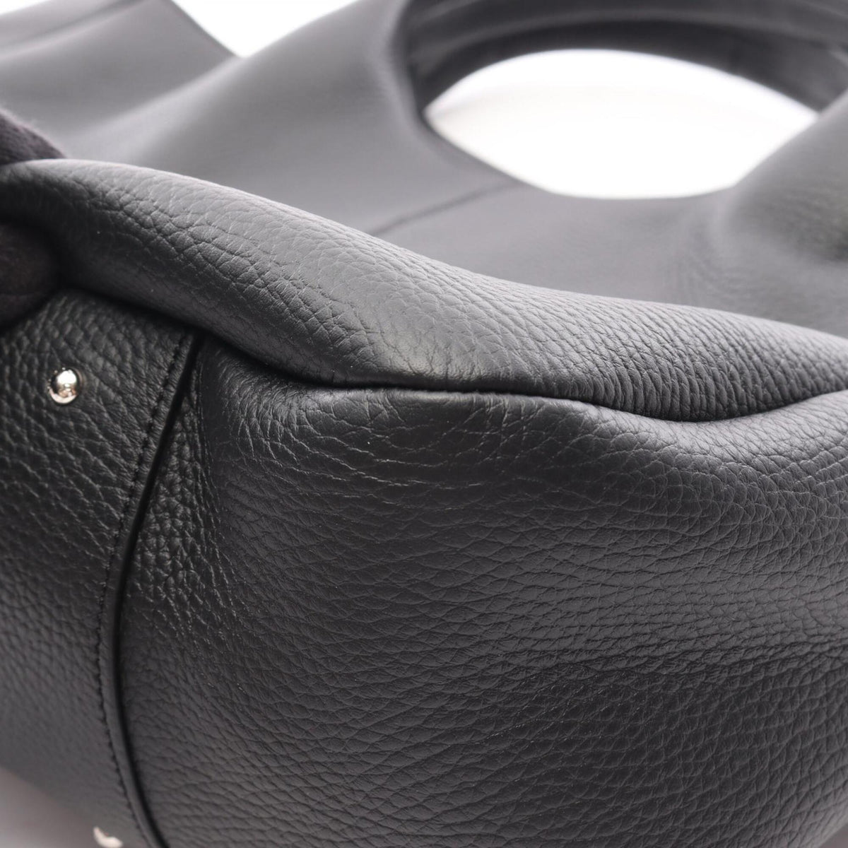 Tod's Black Leather Handbag Tote Bag (Pre-Owned)
