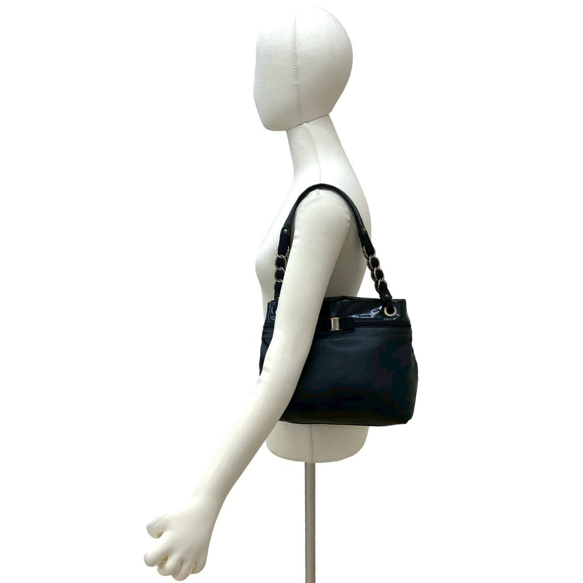 Salvatore Ferragamo Black Patent Leather Leather Shoulder Bag Tote Bag (Pre-Owned)