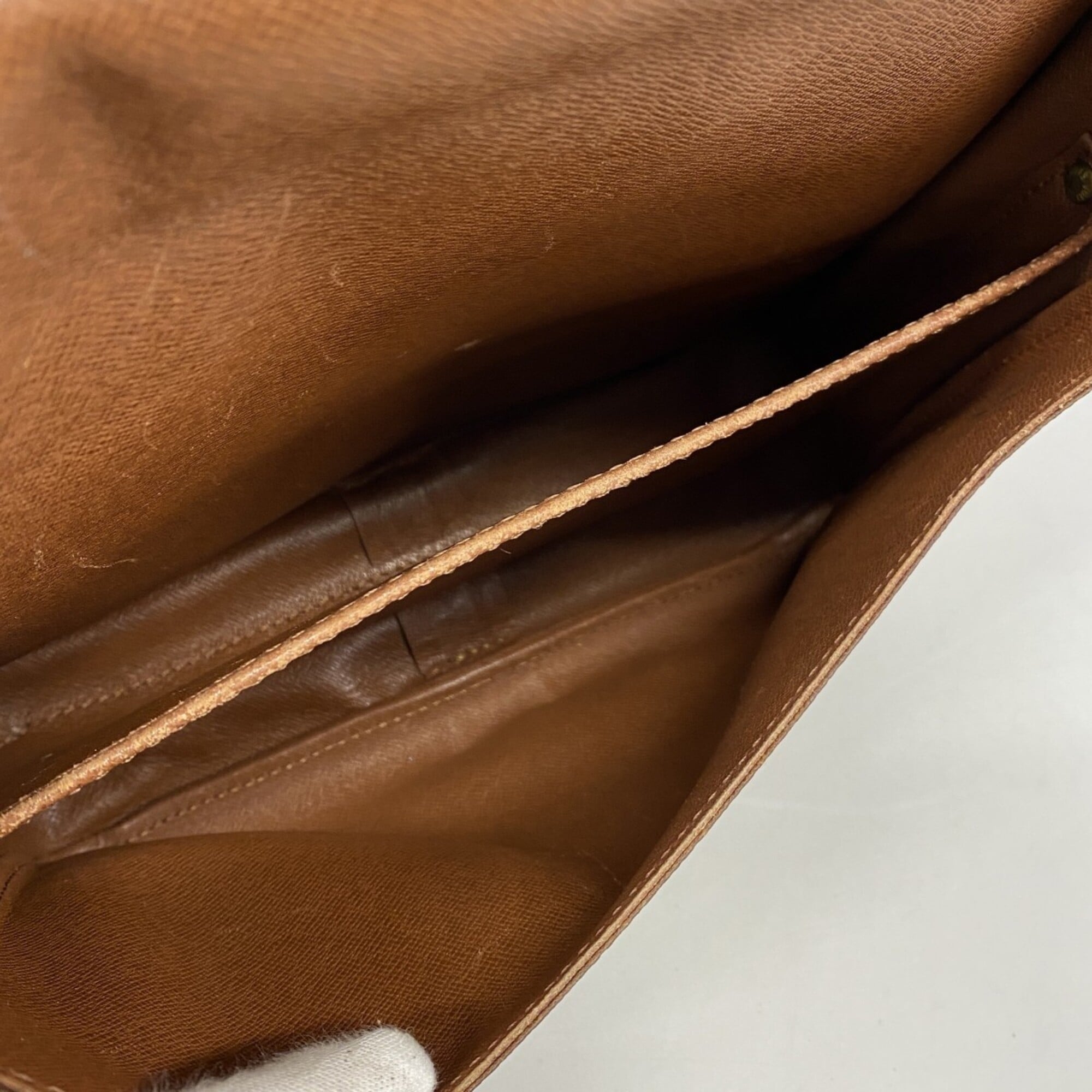 Louis Vuitton Brown Shoulder Bag (Pre-Owned)