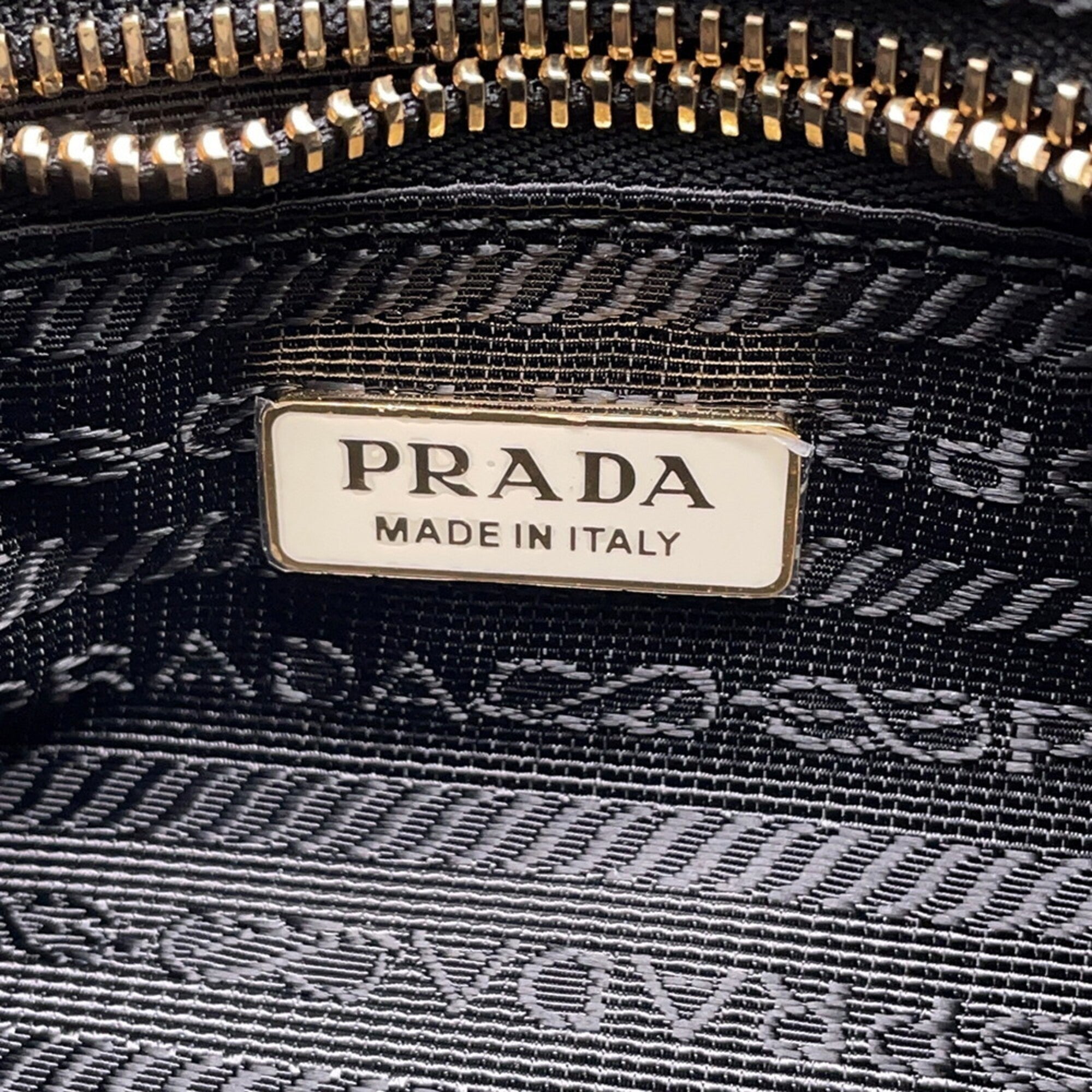 Prada White Leather Handbag (Pre-Owned)