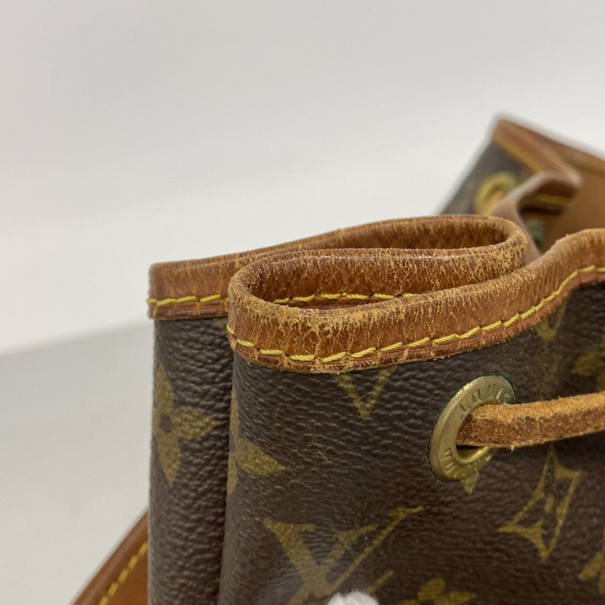 Louis Vuitton Brown Shoulder Bag (Pre-Owned)