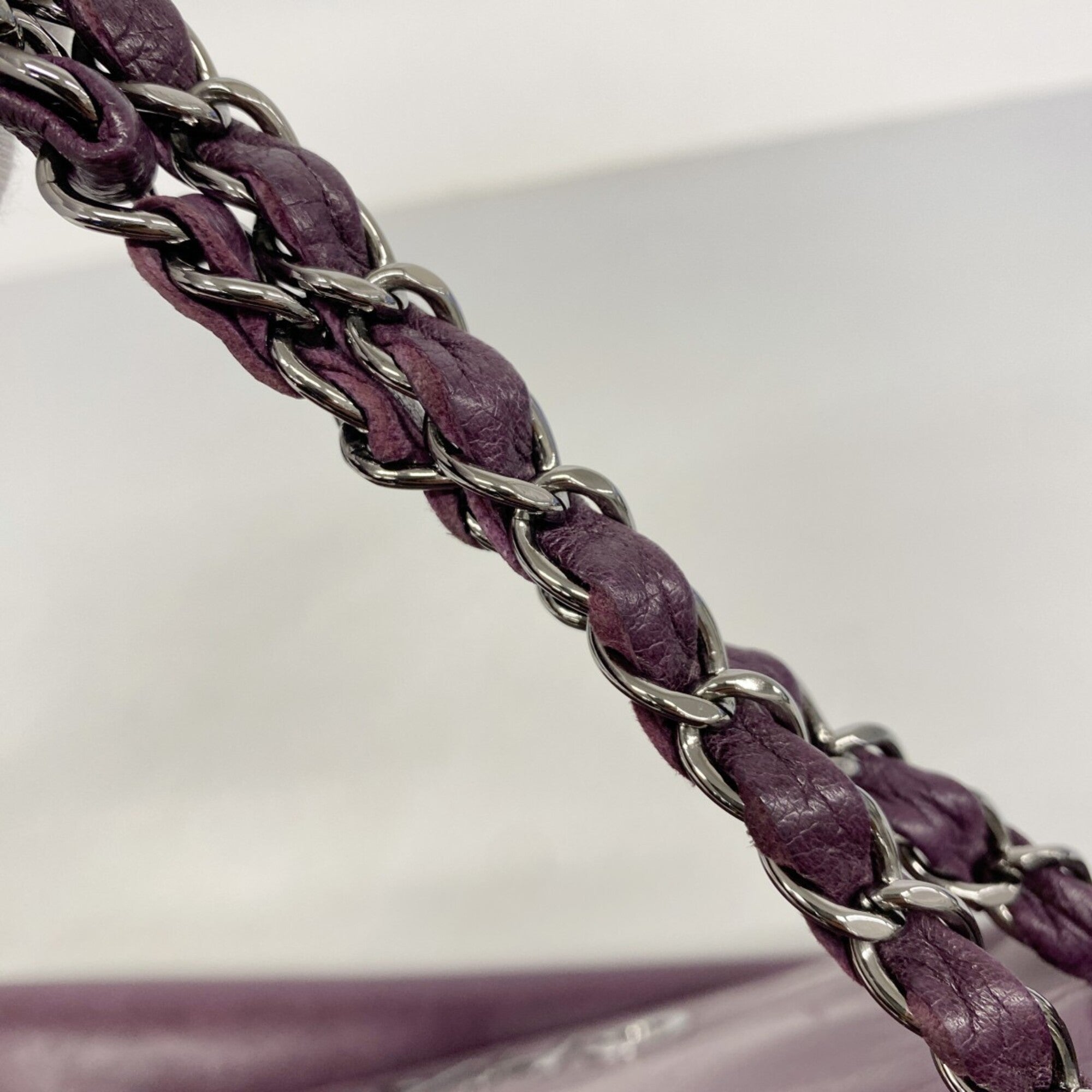 Chanel Purple Leather Shoulder Bag (Pre-Owned)