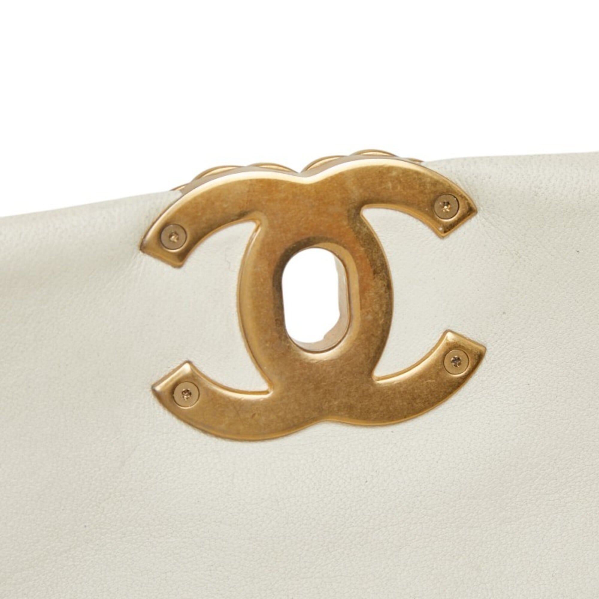 Chanel White Shoulder Bag (Pre-Owned)
