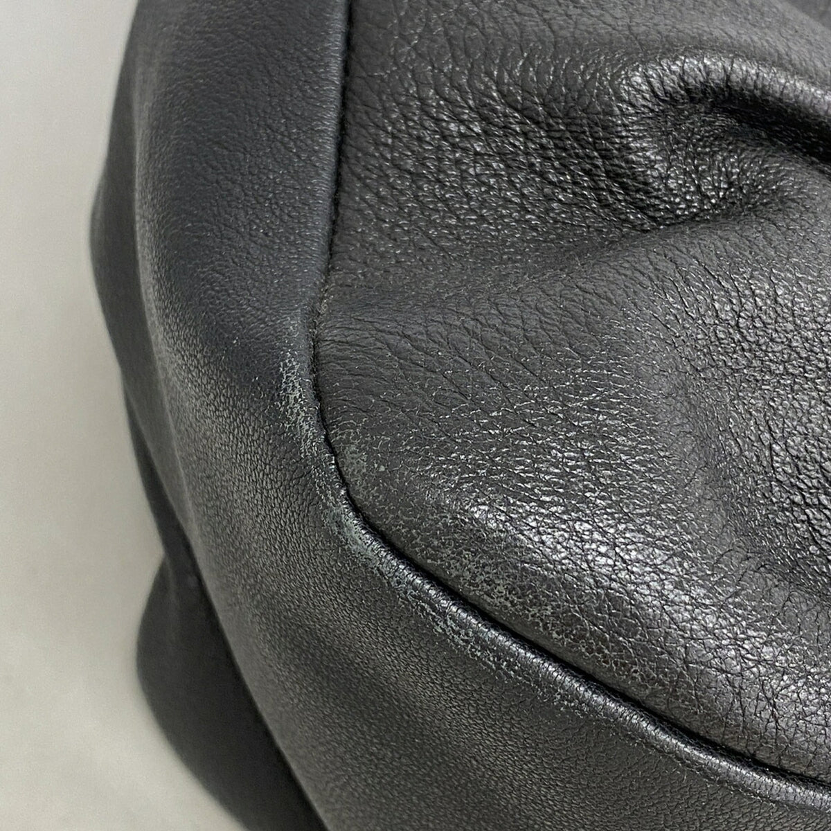 Salvatore Ferragamo Black Leather Handbag (Pre-Owned)