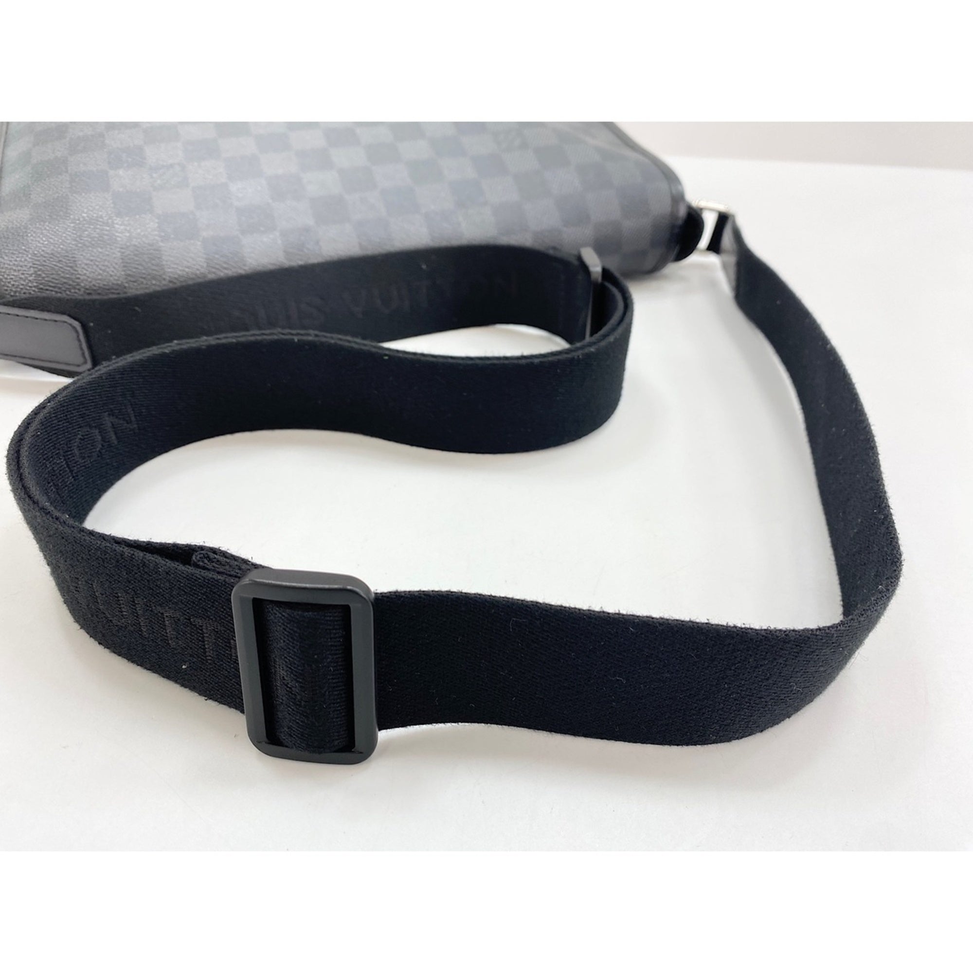 Louis Vuitton Black Shoulder Bag (Pre-Owned)