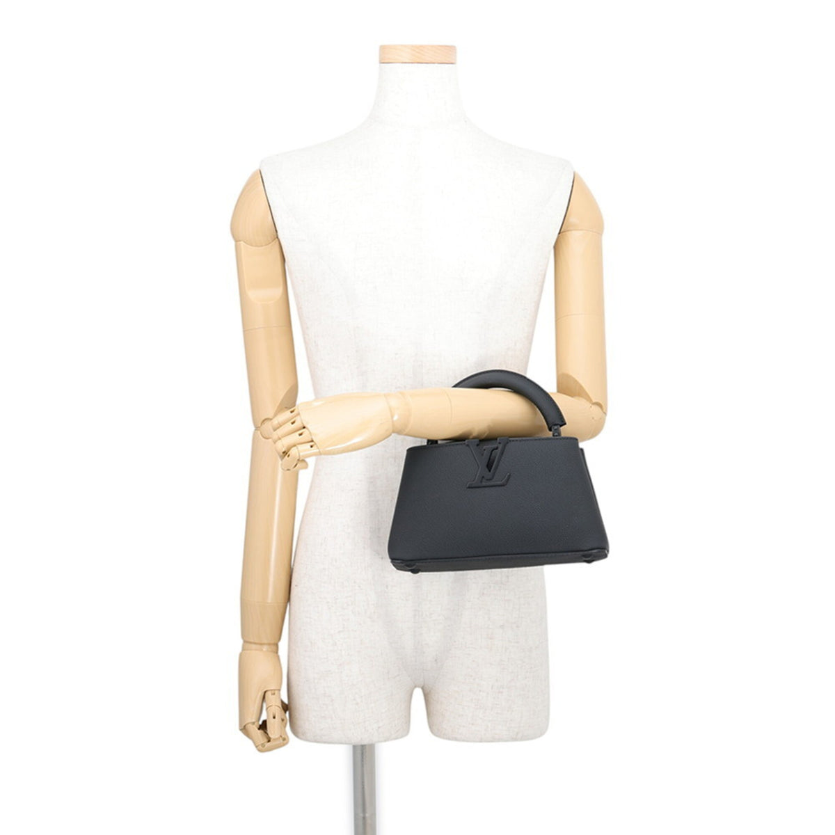 Louis Vuitton Black Leather Handbag Shoulder Bag (Pre-Owned)
