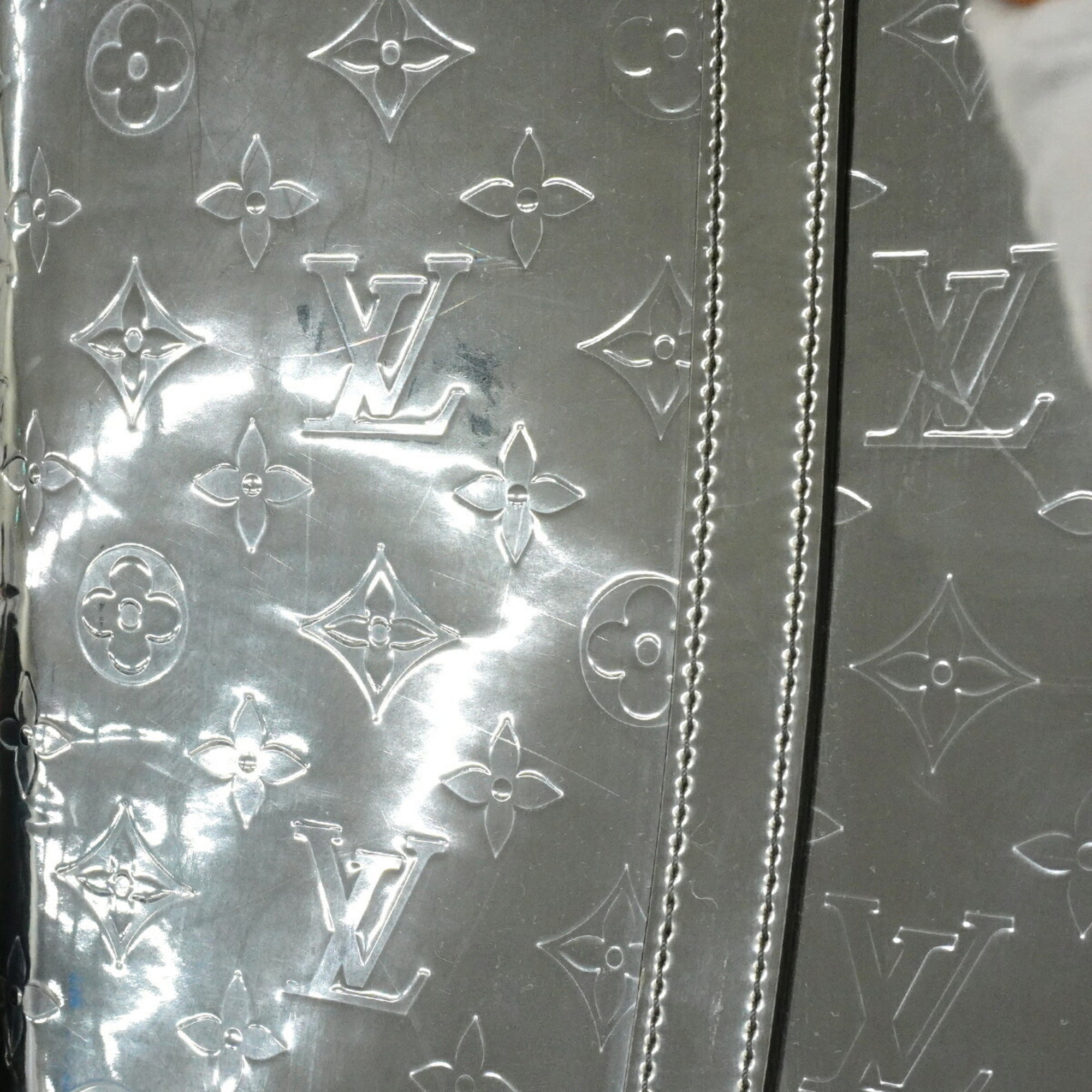 Louis Vuitton Silver Handbag (Pre-Owned)