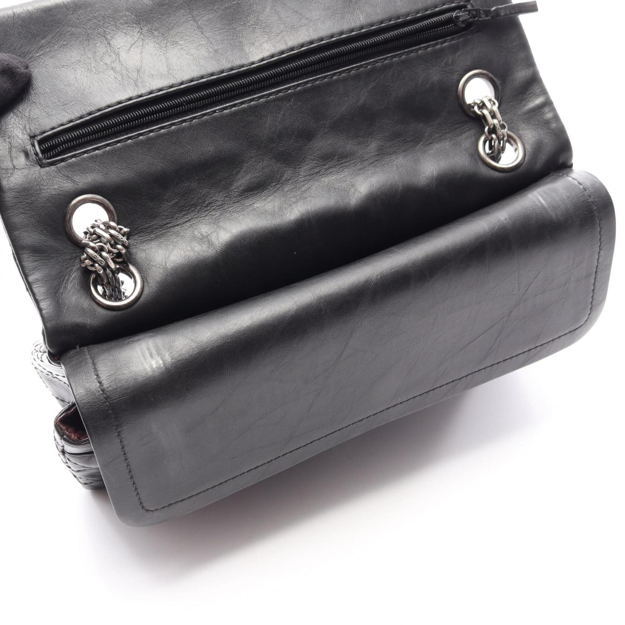 Chanel Black Leather Shoulder Bag (Pre-Owned)