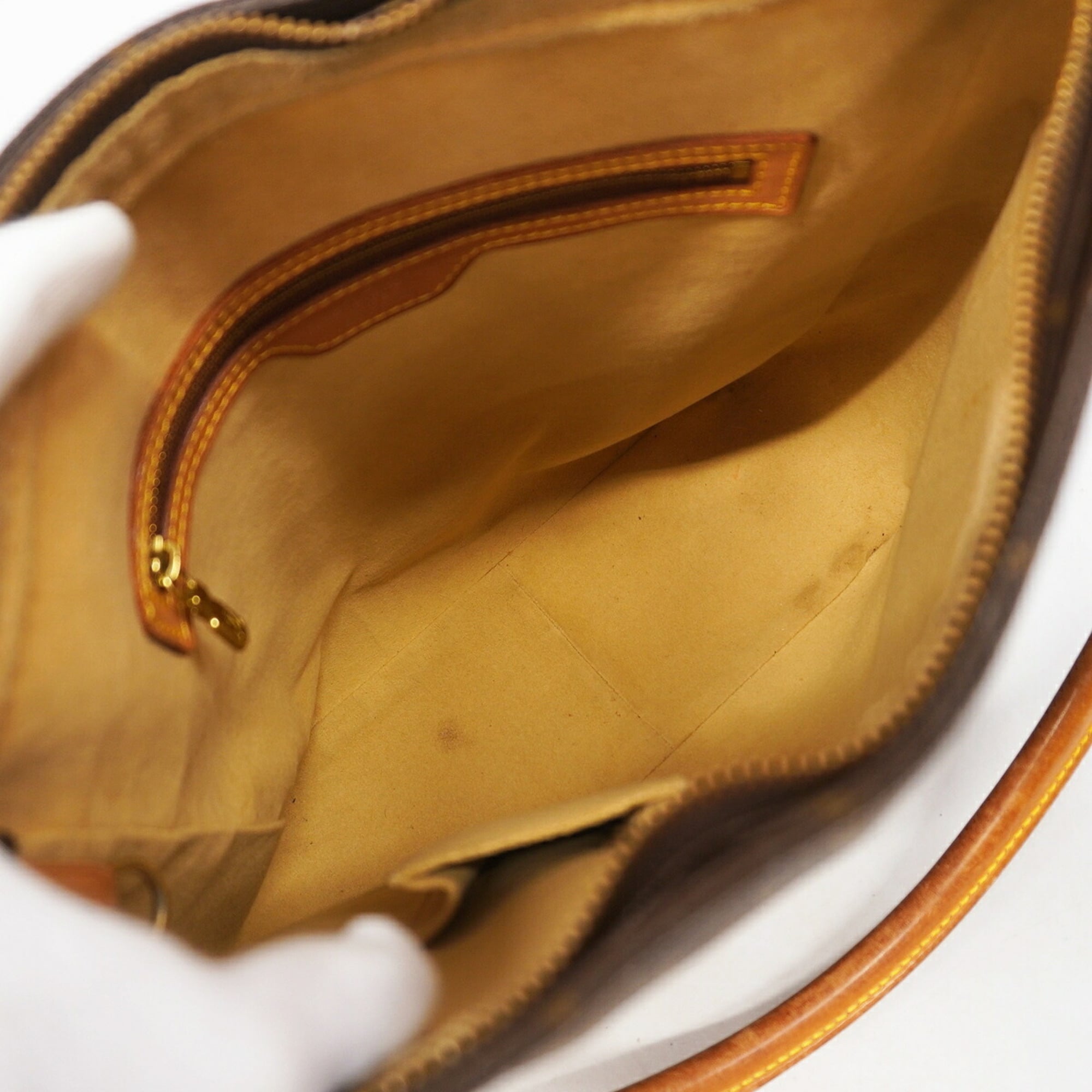 Louis Vuitton Brown Shoulder Bag (Pre-Owned)