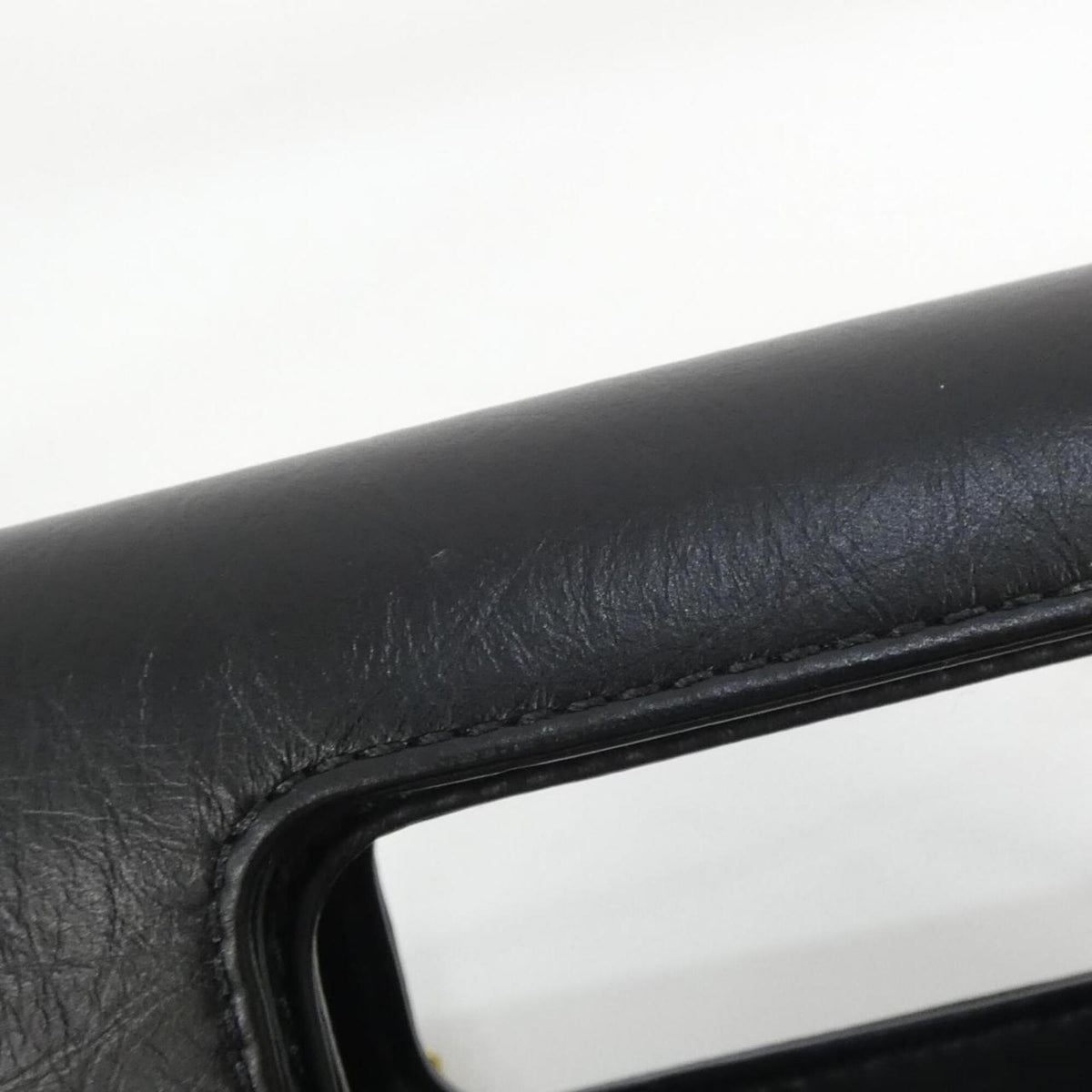 Chanel Black Leather Shoulder Bag (Pre-Owned)