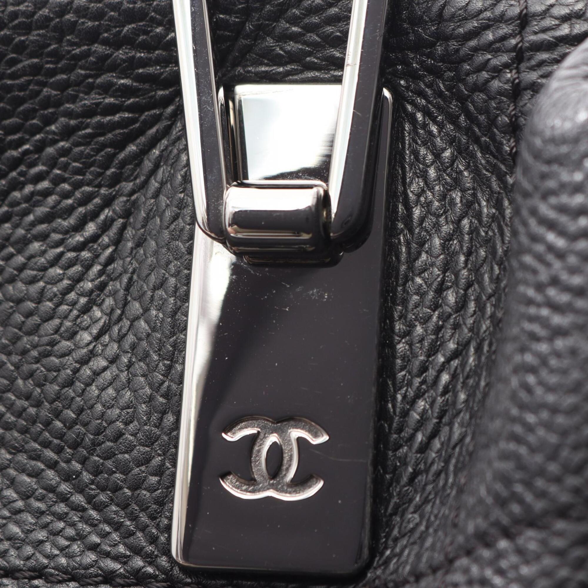 Chanel Black Grained Calfskin Handbag (Pre-Owned)