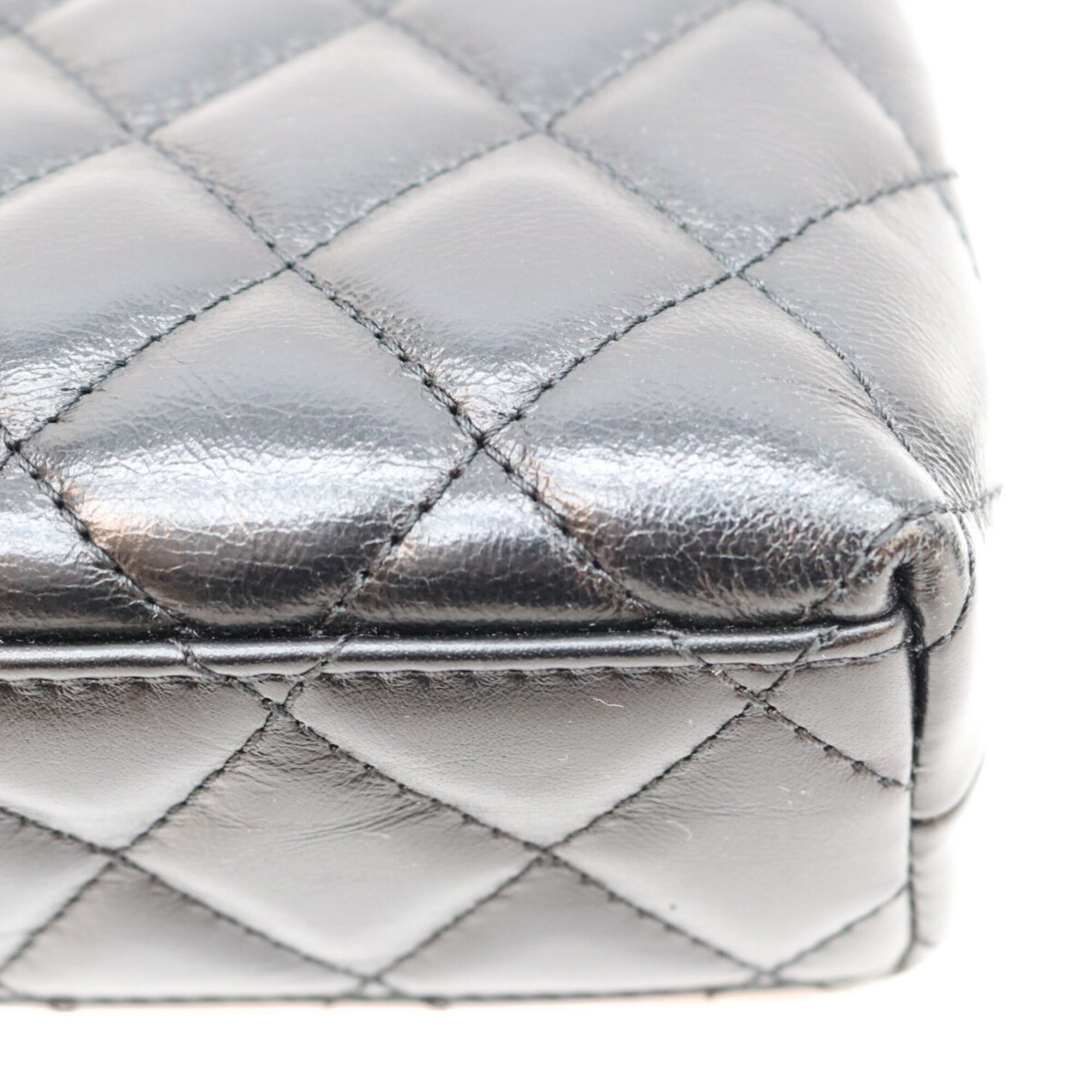 Chanel Black Leather Shoulder Bag (Pre-Owned)