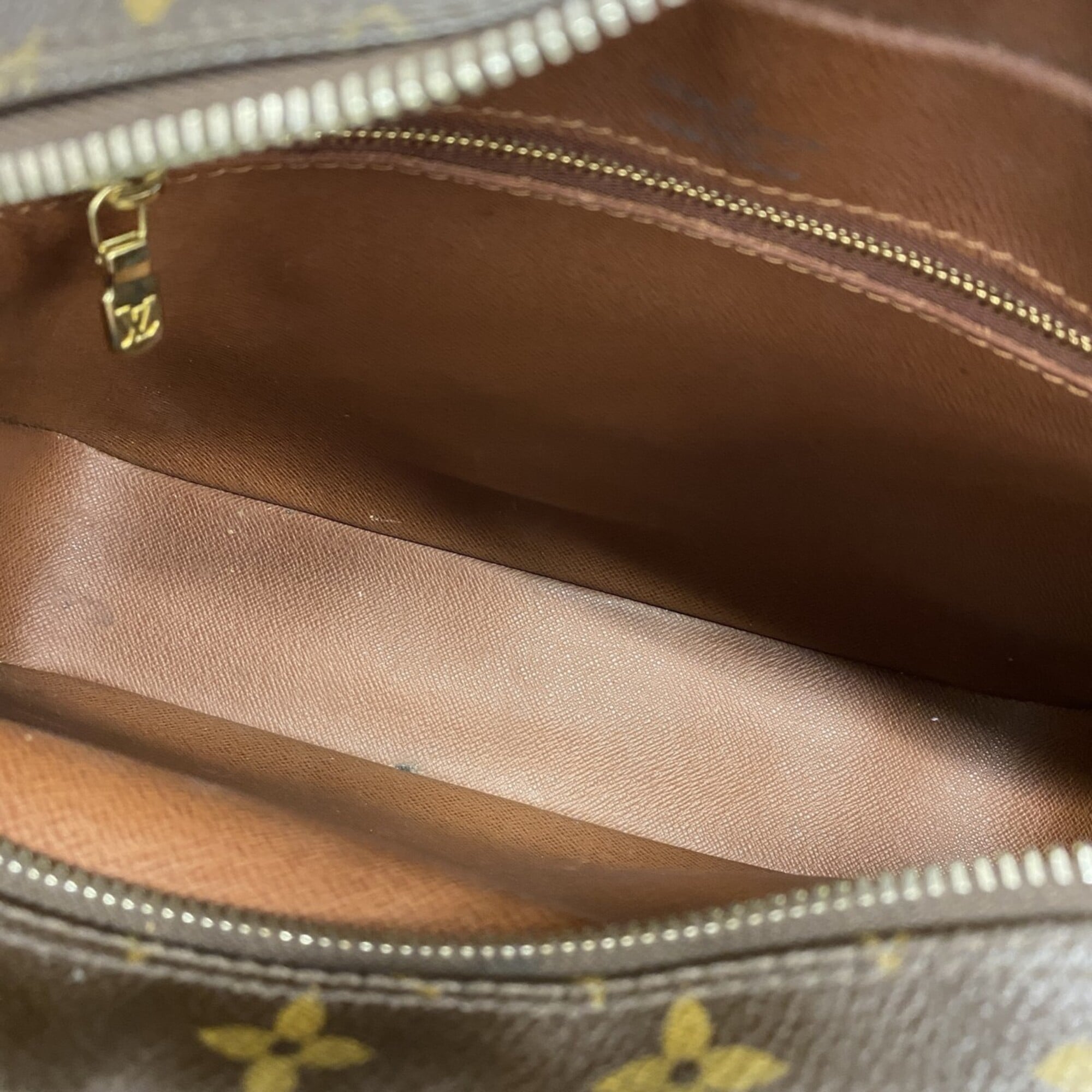 Louis Vuitton Brown Shoulder Bag (Pre-Owned)
