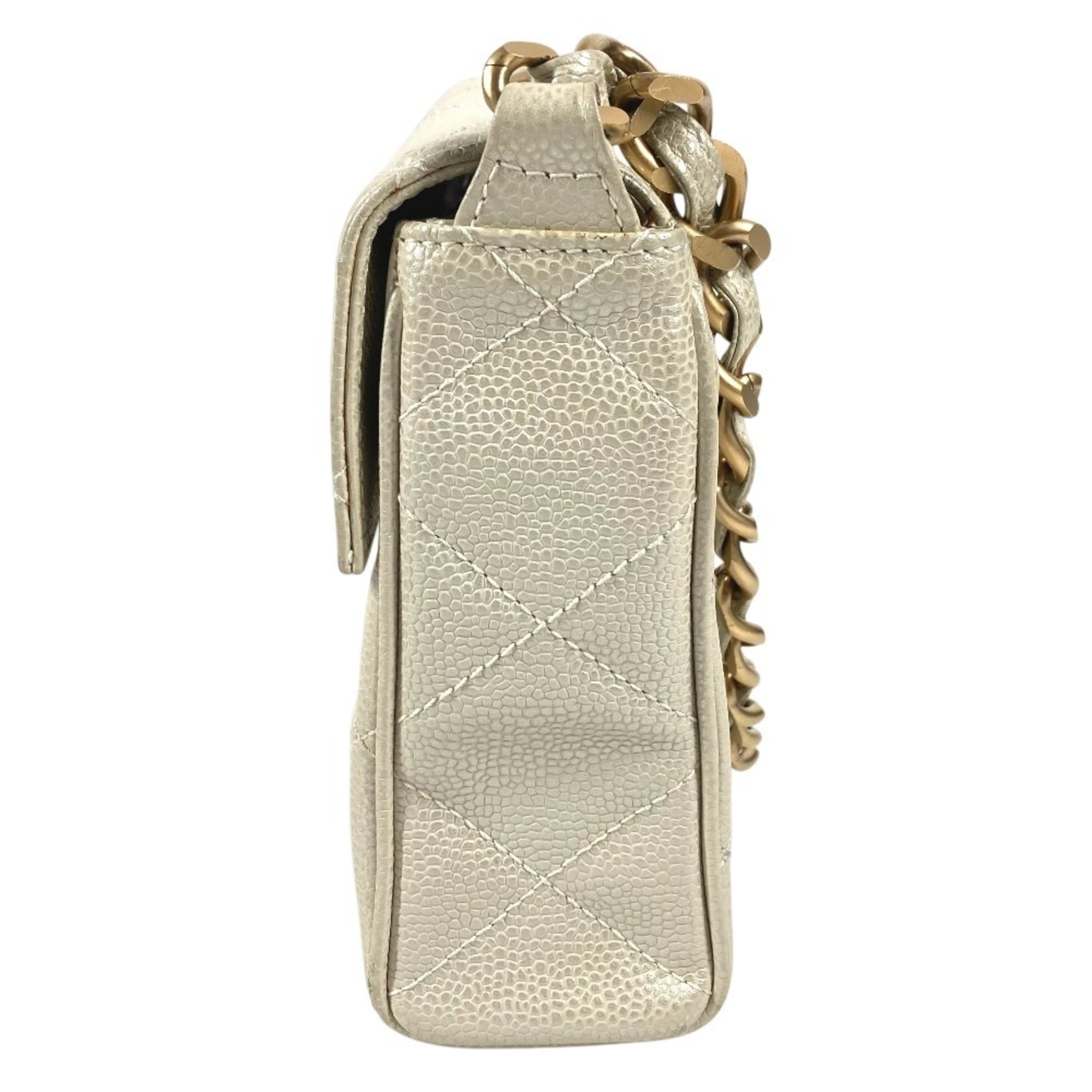 Chanel Matelasse White Grained Calfskin Shoulder Bag (Pre-Owned)