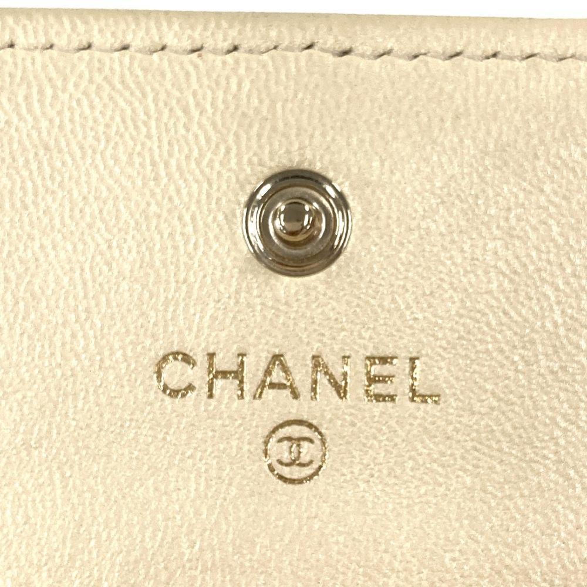 Chanel White Leather Wallet (Tri-Fold) (Pre-Owned)