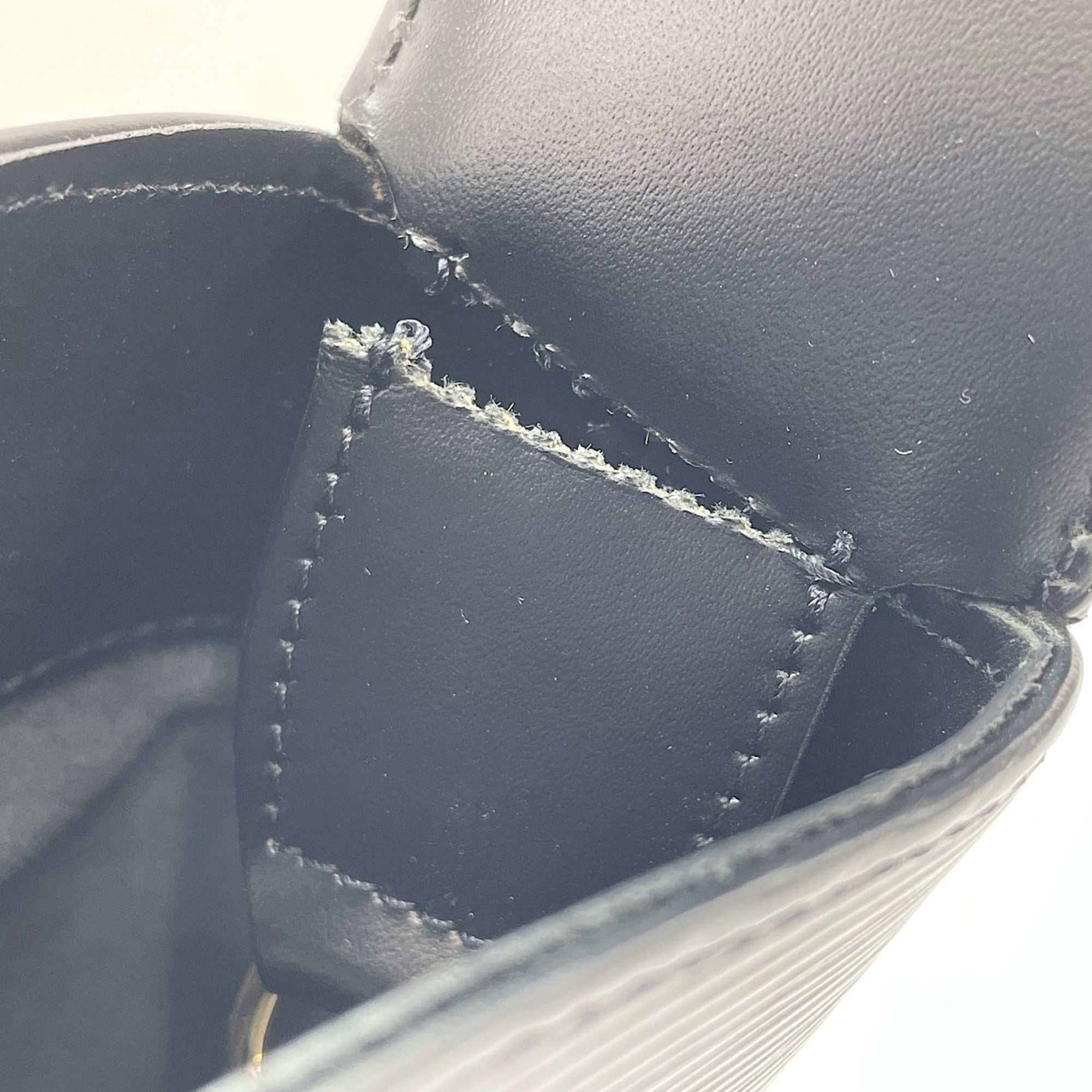 Louis Vuitton Black Shoulder Bag (Pre-Owned)