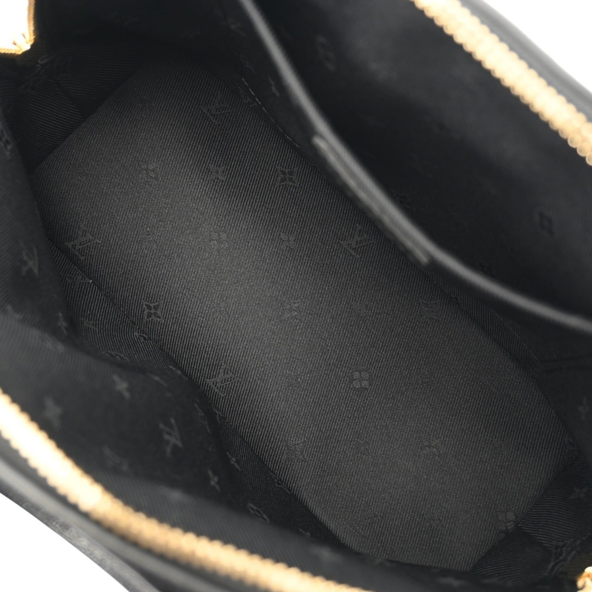 Louis Vuitton Black Leather Handbag (Pre-Owned)