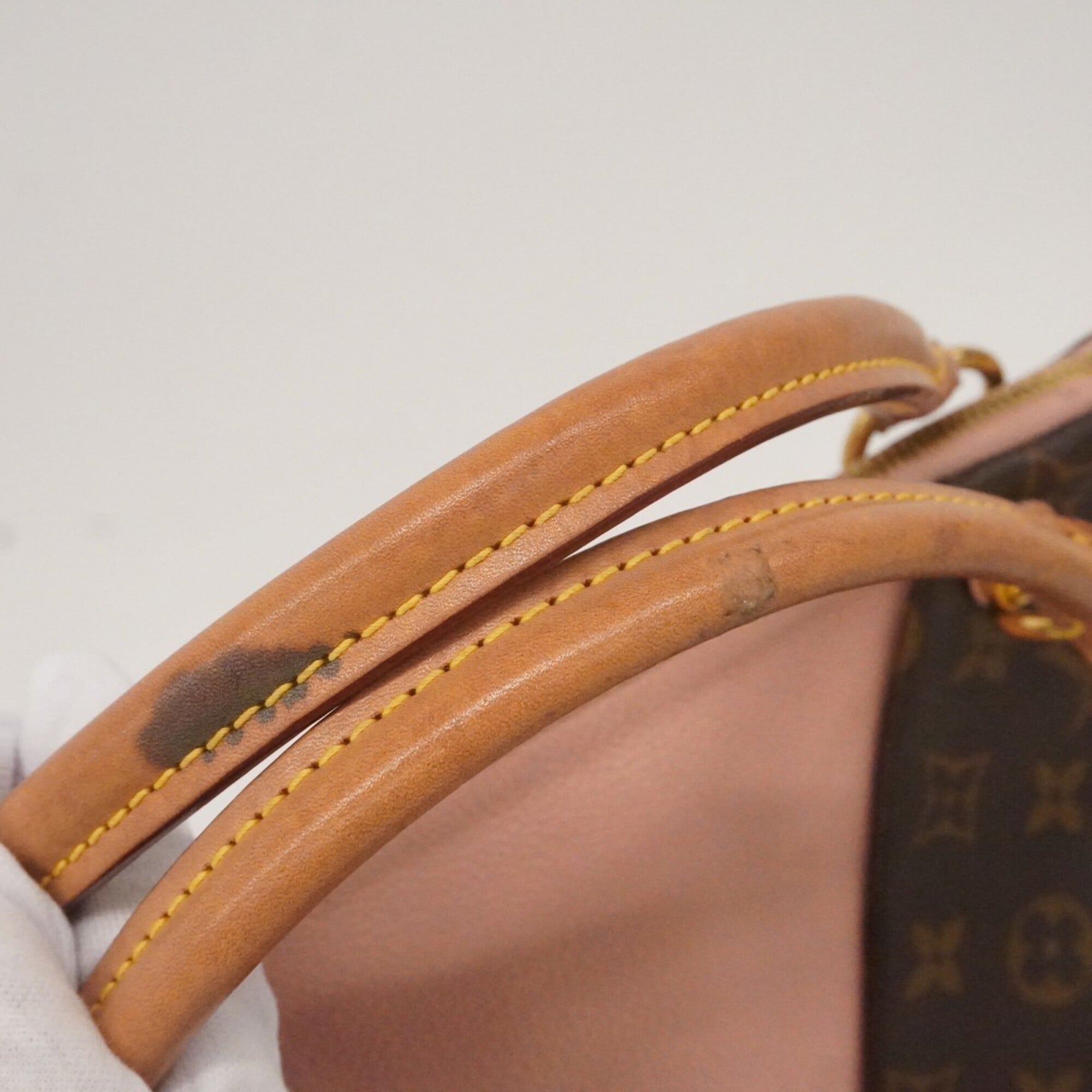 Louis Vuitton Rose Ballerine Handbag (Pre-Owned)