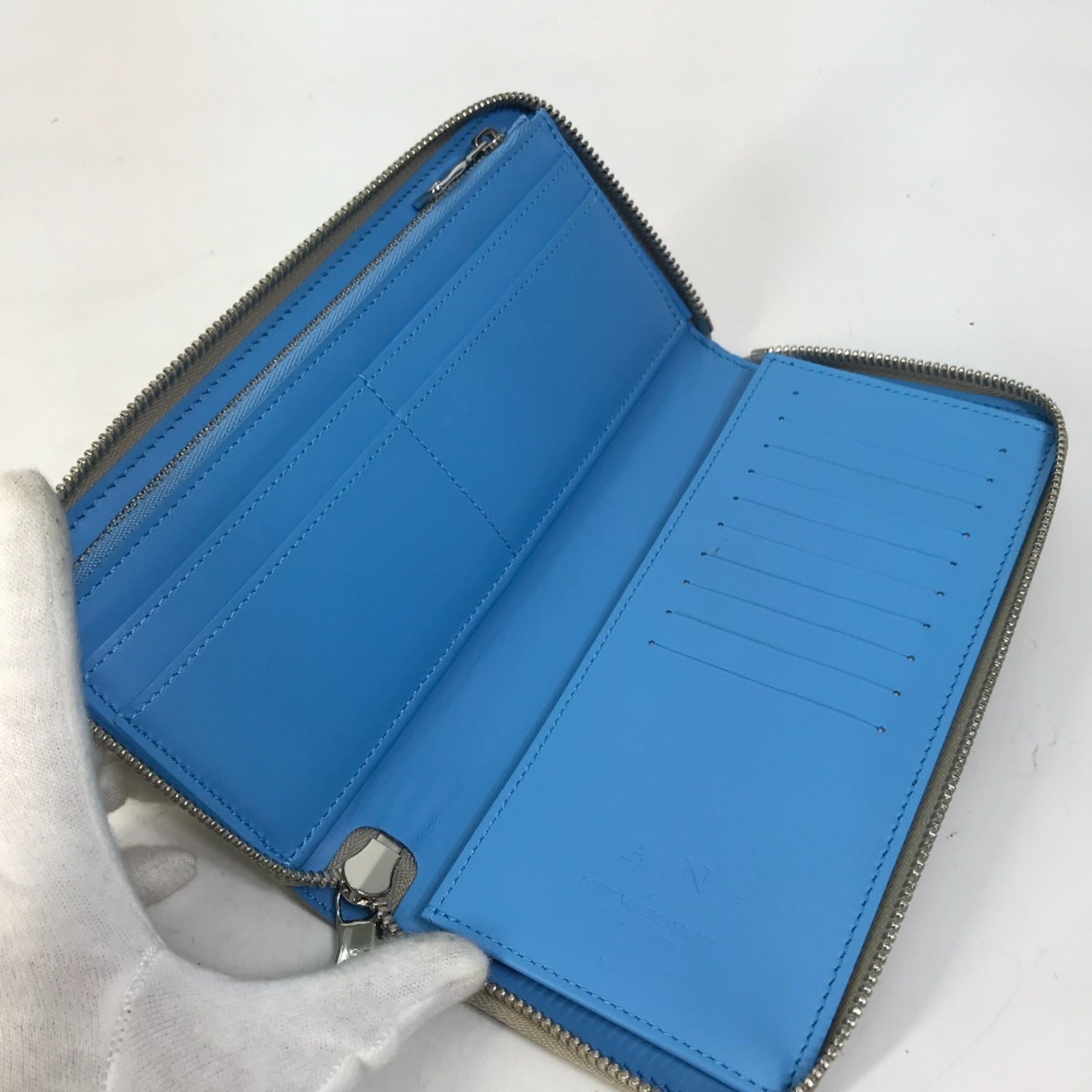 Louis Vuitton White Leather Long Wallet (Bi-Fold) (Pre-Owned)