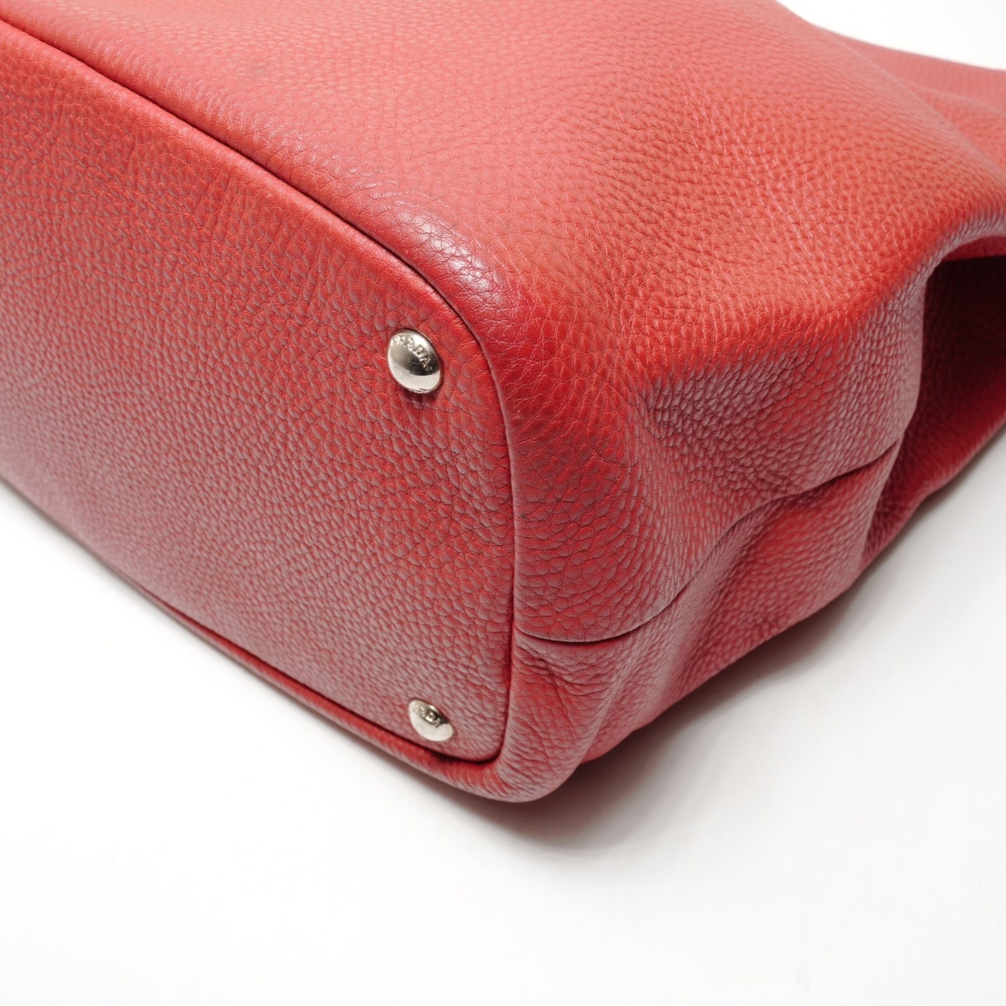 Prada Red Color Leather Shoulder Bag (Pre-Owned)