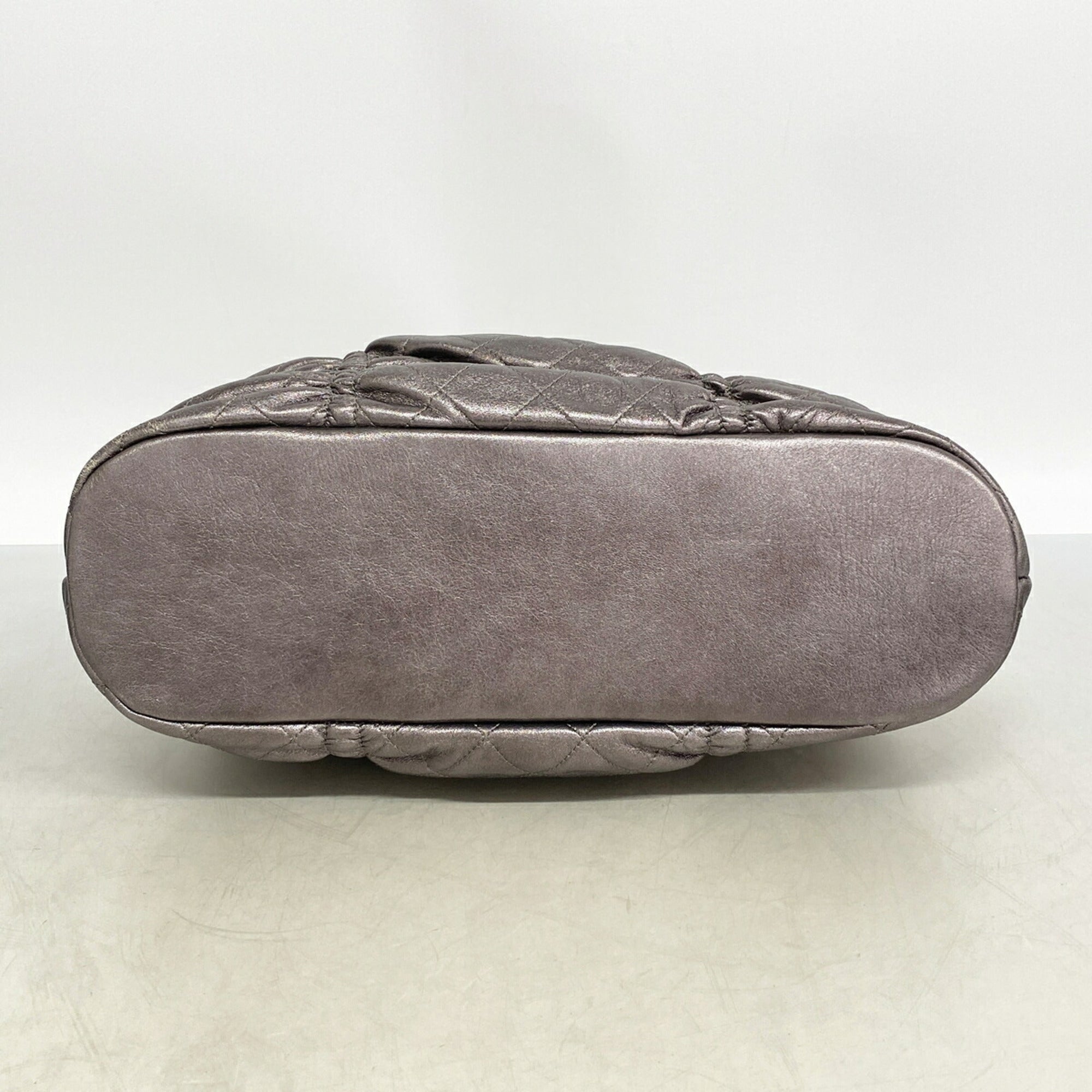 Chanel Metallic Gray Leather Handbag (Pre-Owned)