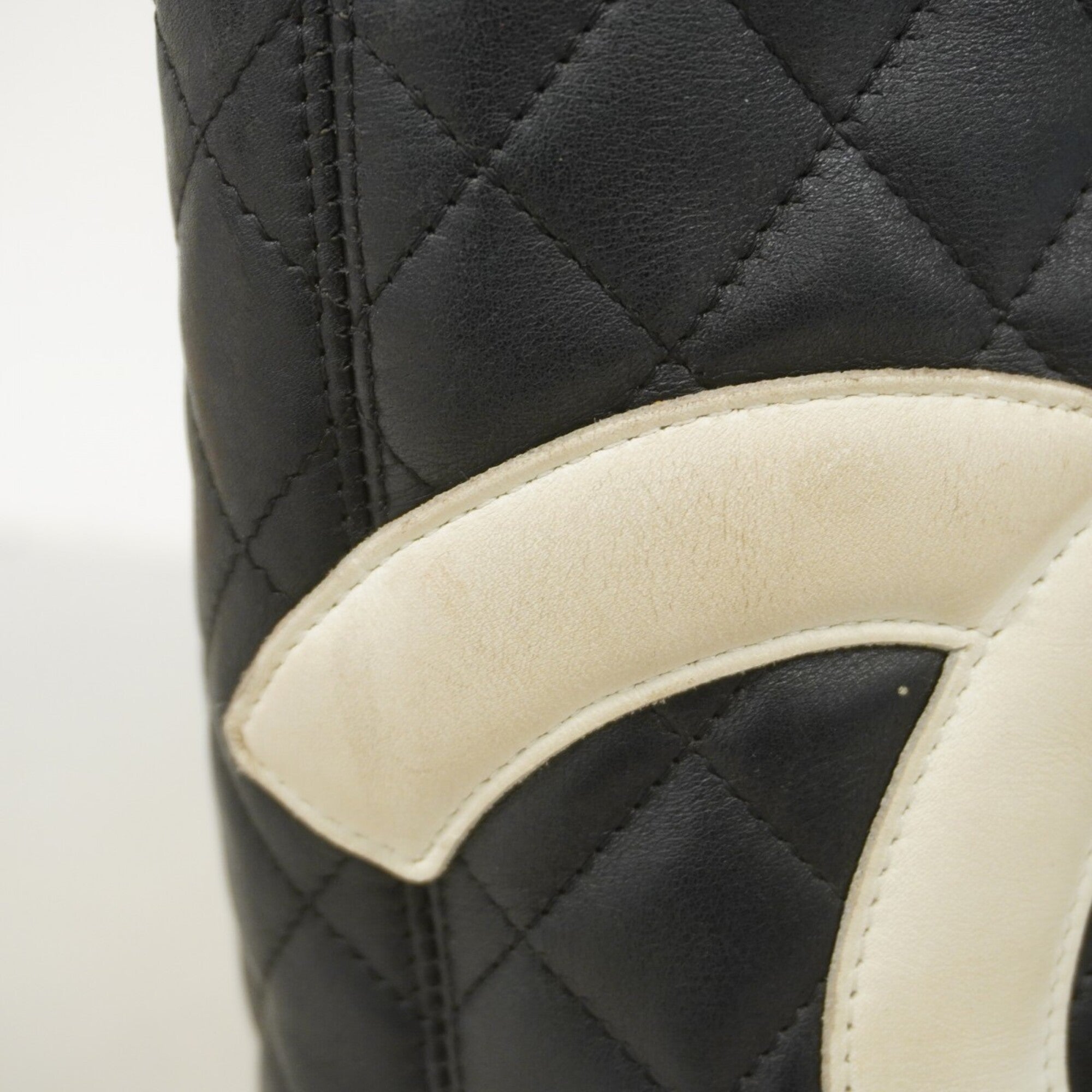 Chanel Black White Leather Tote Bag (Pre-Owned)