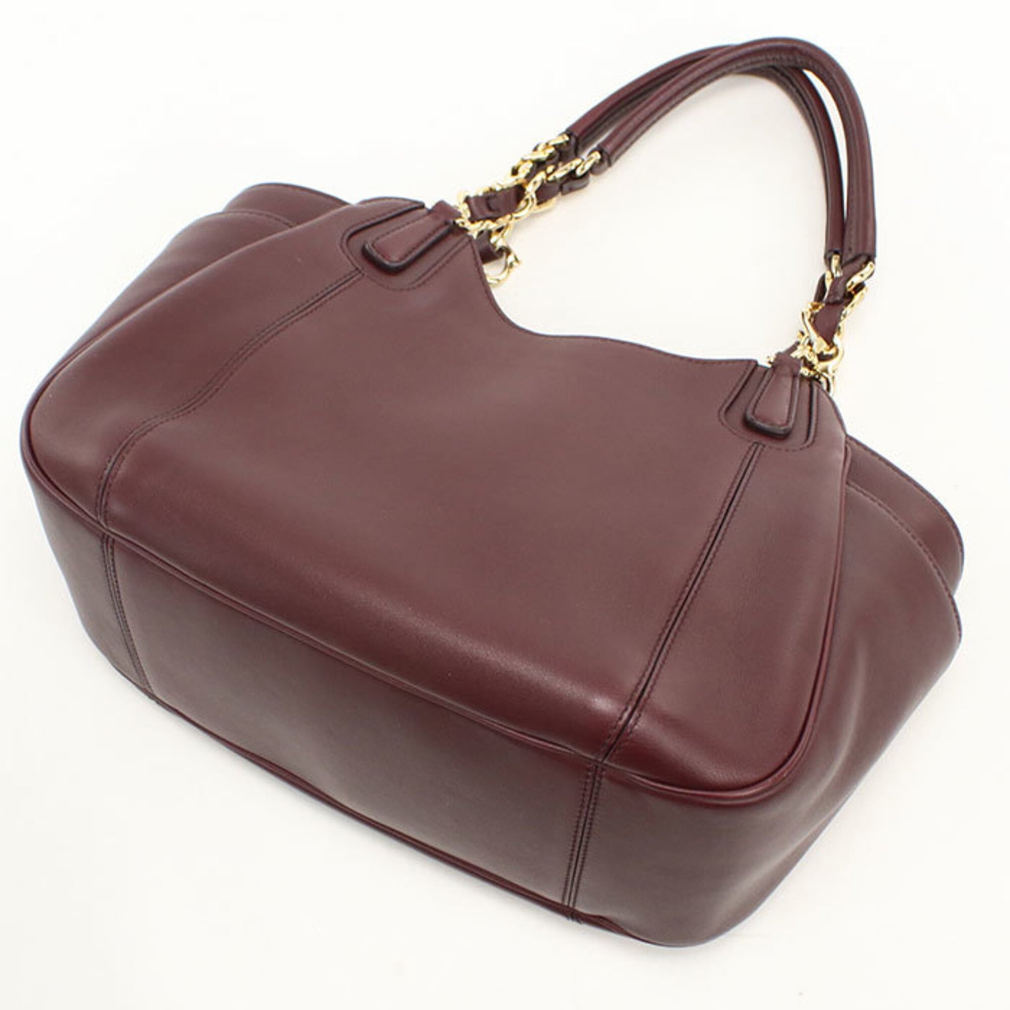Salvatore Ferragamo Red Color Wine Leather Handbag (Pre-Owned)