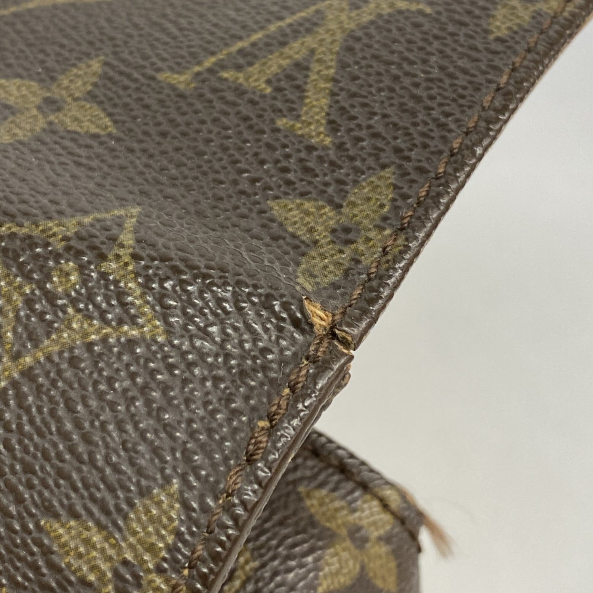 Louis Vuitton Brown Shoulder Bag (Pre-Owned)