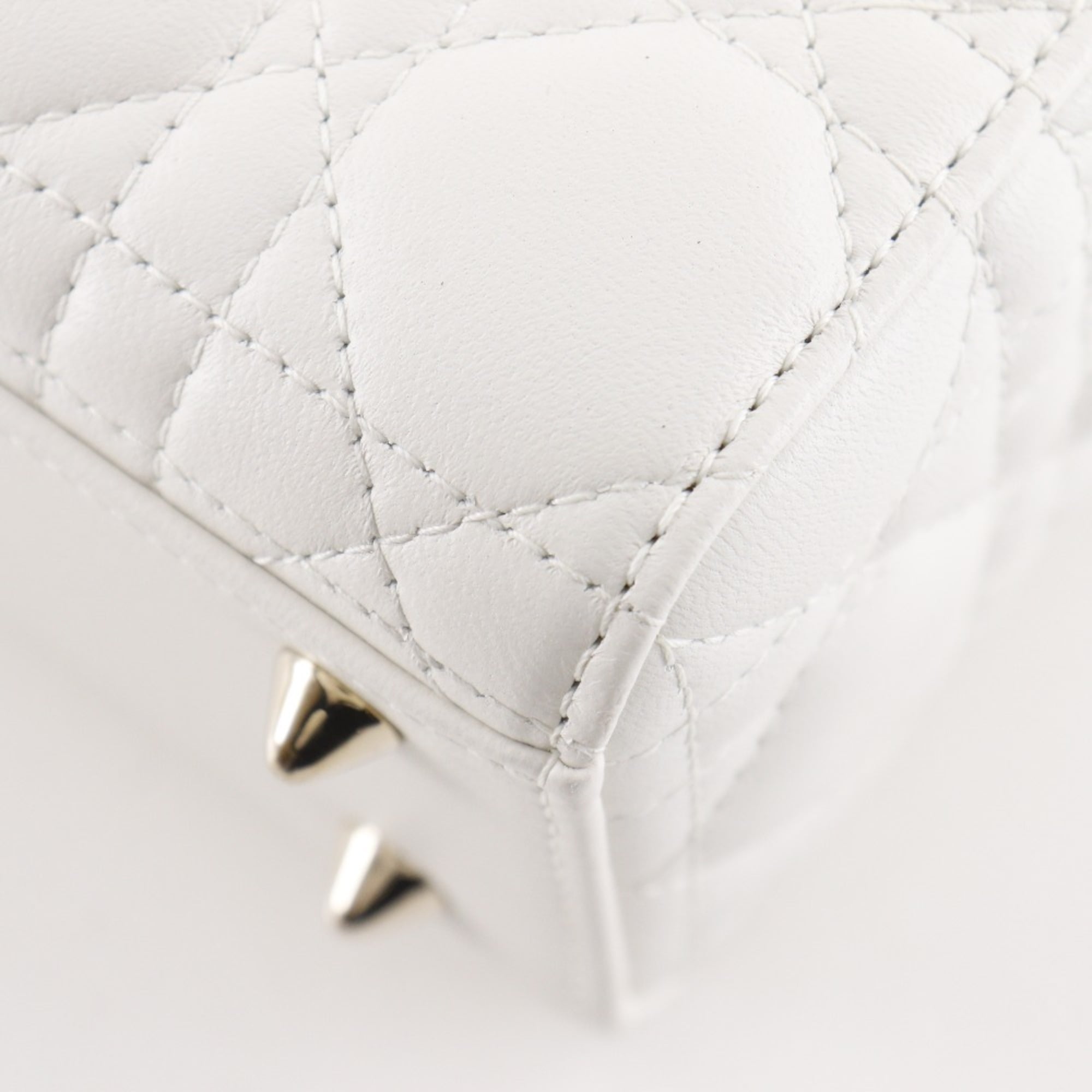 Christian Dior White Leather Handbag (Pre-Owned)
