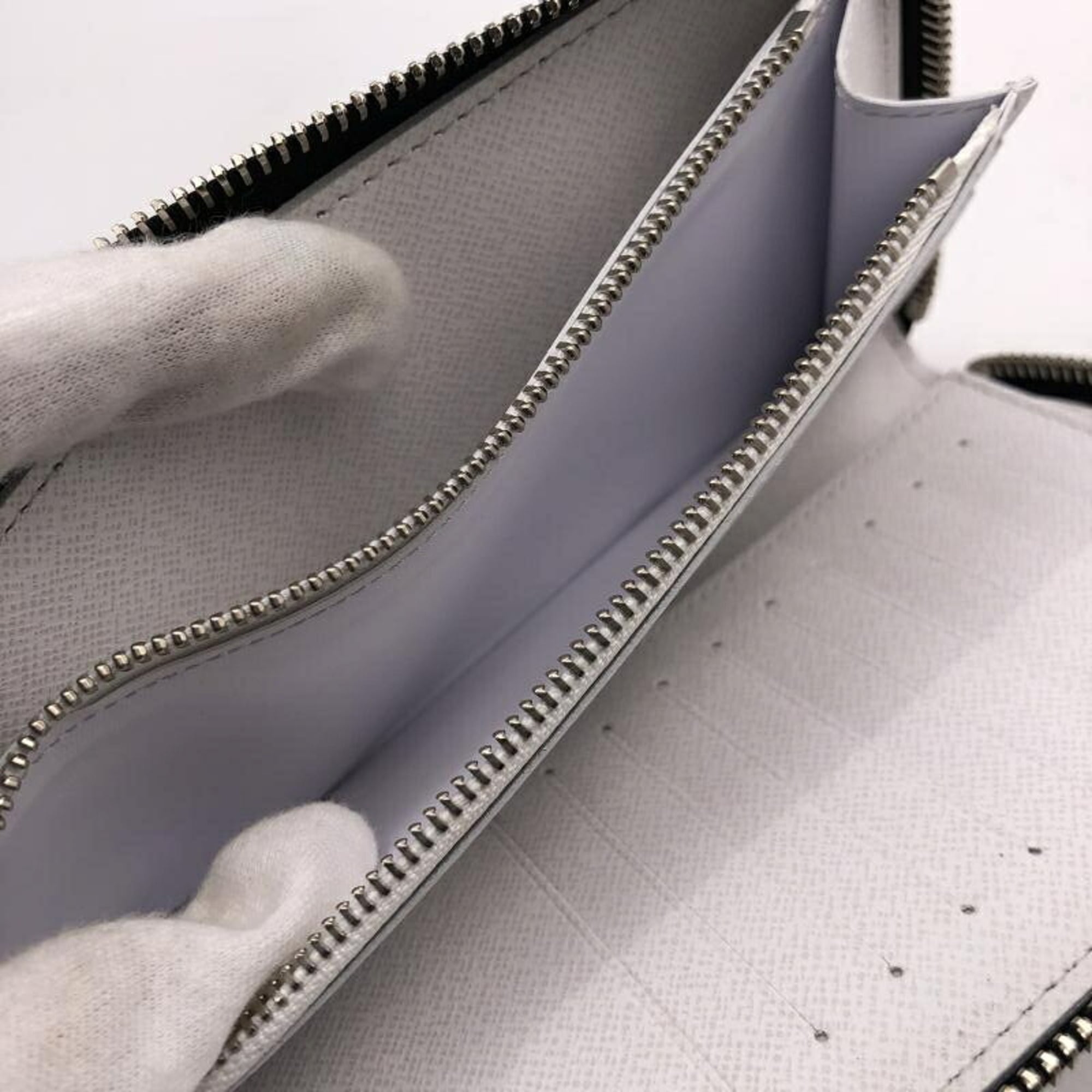 Louis Vuitton White Monogram Eclipse Long Wallet (Bi-Fold) (Pre-Owned)