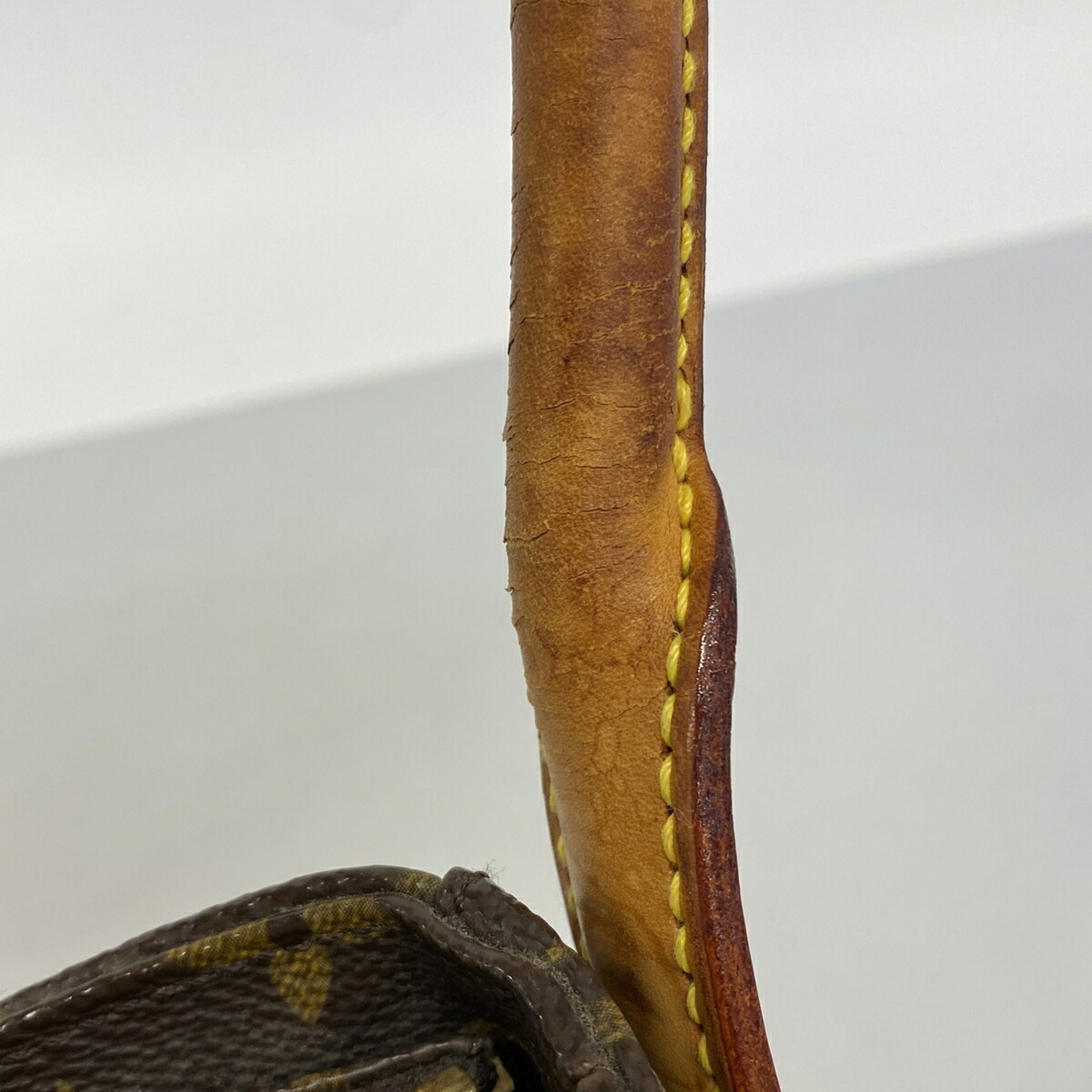 Louis Vuitton Brown Shoulder Bag (Pre-Owned)
