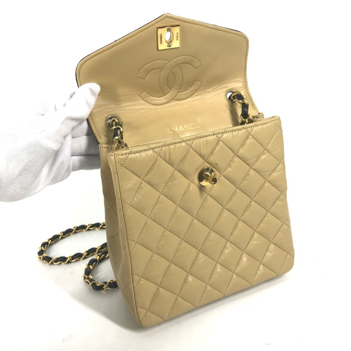 Chanel Beige Black Leather Shoulder Bag (Pre-Owned)