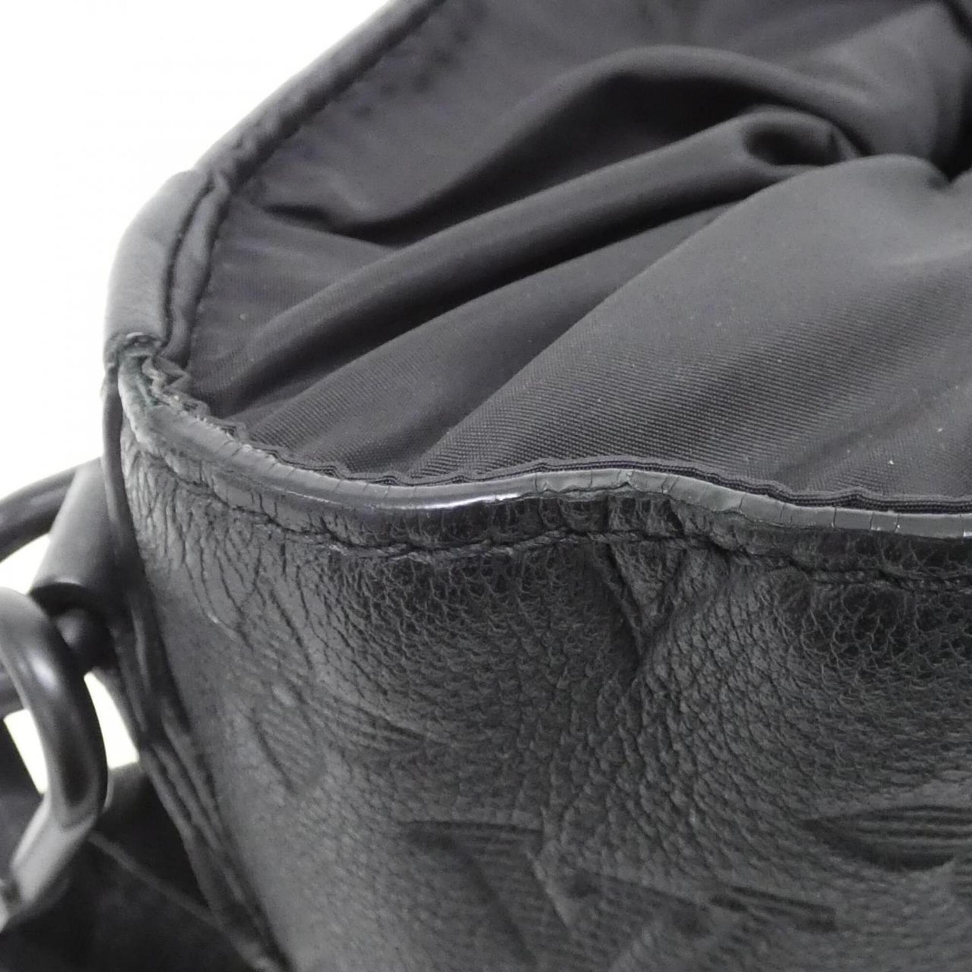 Louis Vuitton Black Leather Shoulder Bag (Pre-Owned)