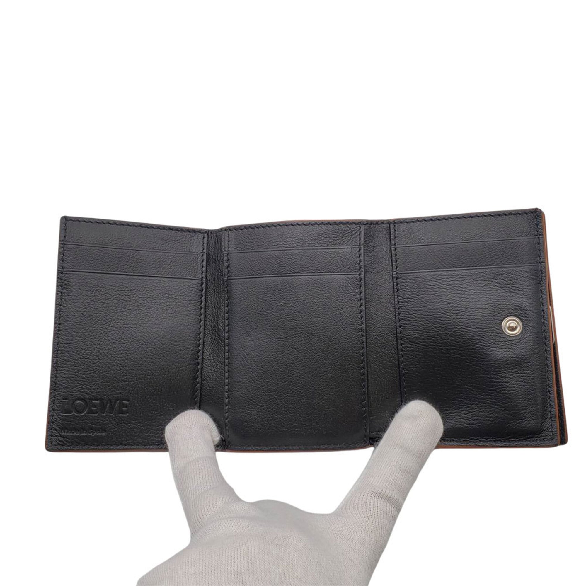 Loewe Black Leather Wallet (Tri-Fold) (Pre-Owned)