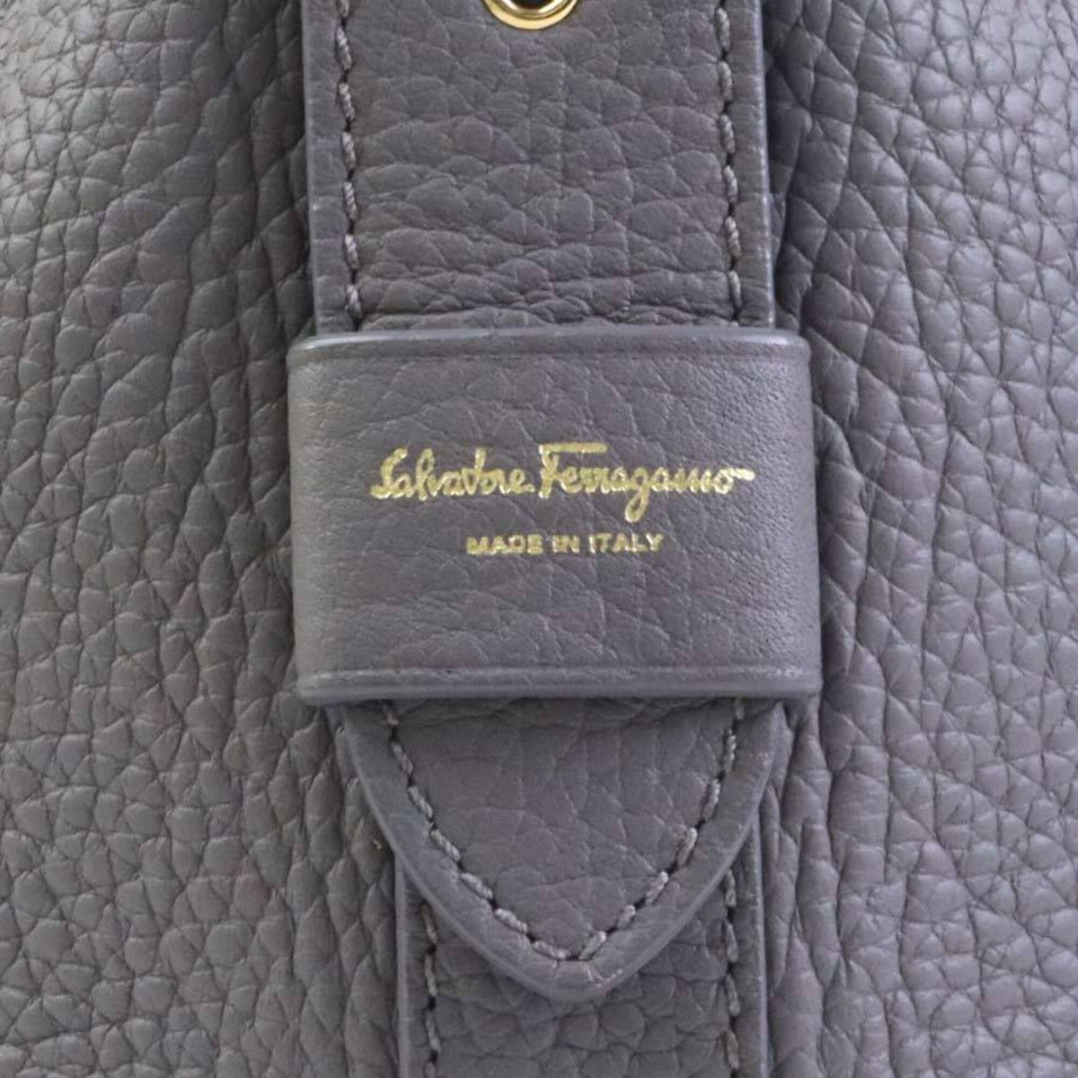 Salvatore Ferragamo Gray Leather Shoulder Bag (Pre-Owned)