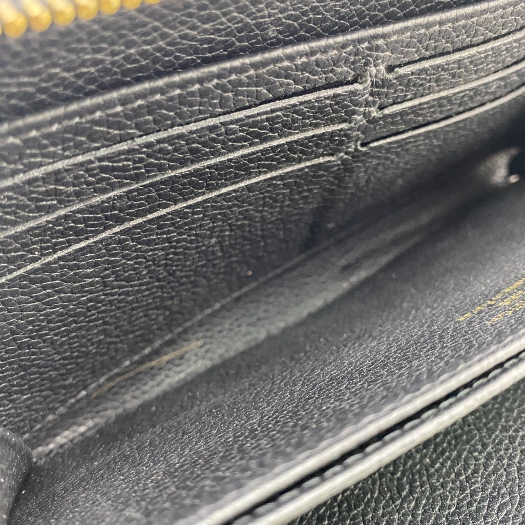Louis Vuitton Black Leather (Pre-Owned)