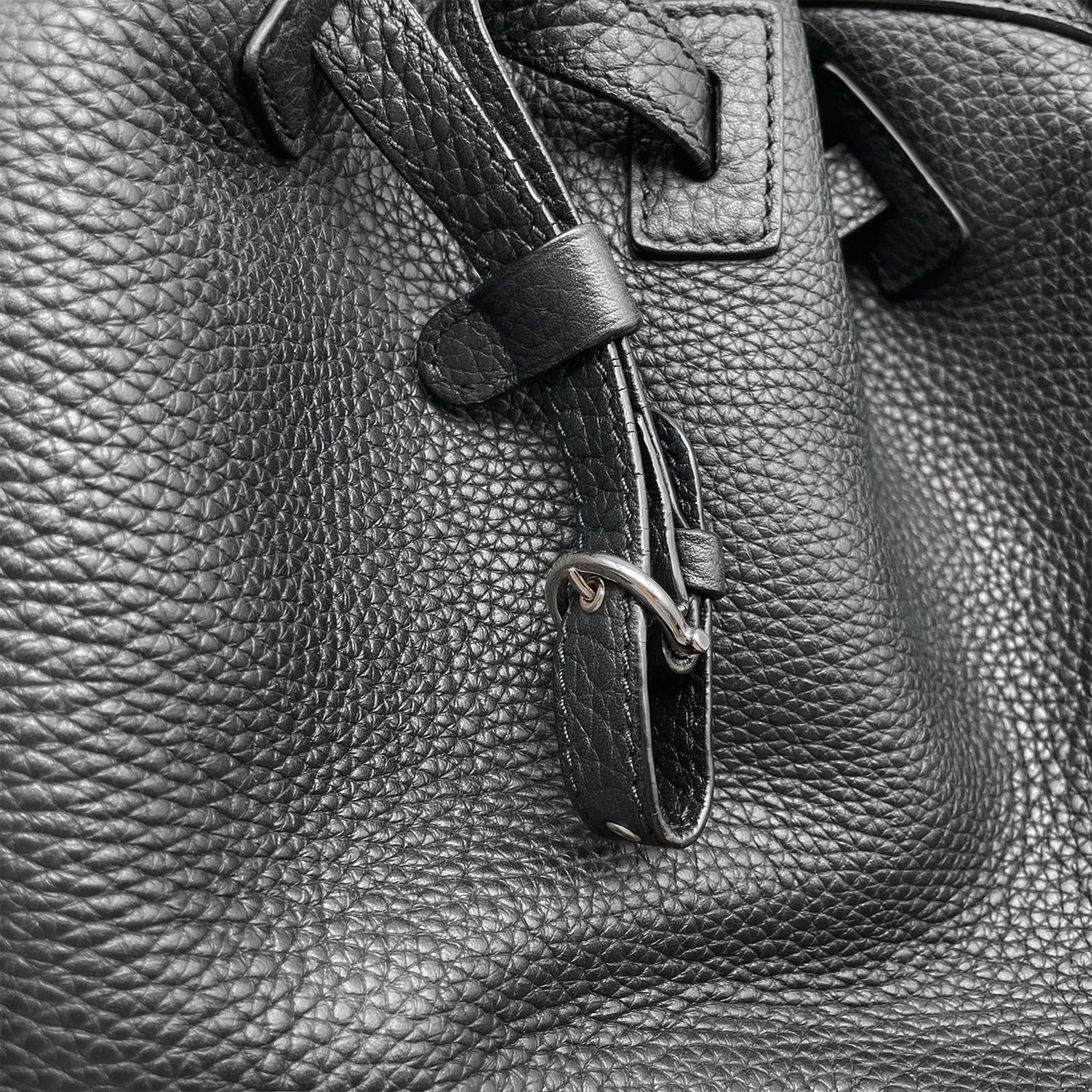 Salvatore Ferragamo Black Leather Pouch Shoulder Bag (Pre-Owned)
